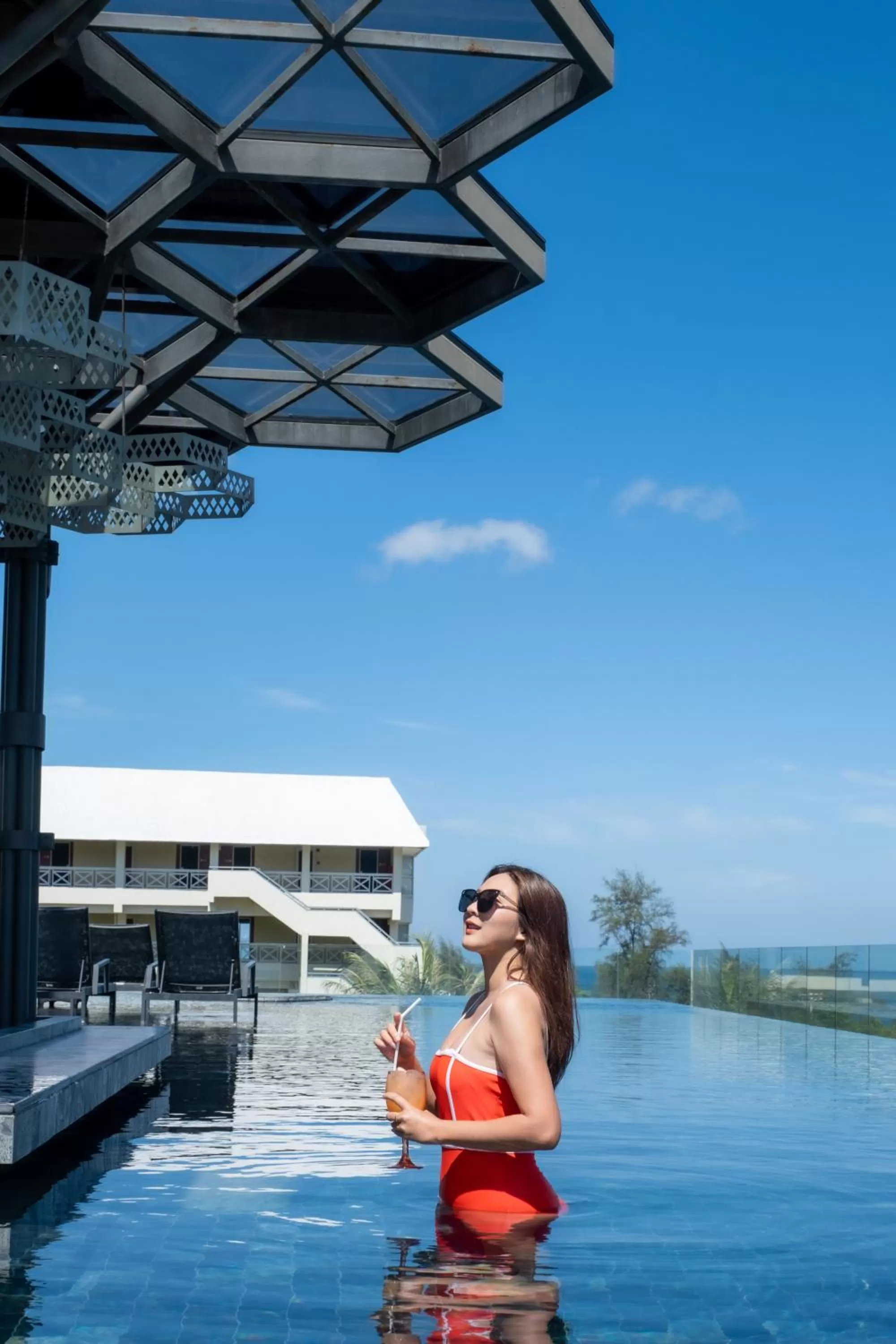 Lounge or bar in Hotel Indigo Phuket Patong by IHG