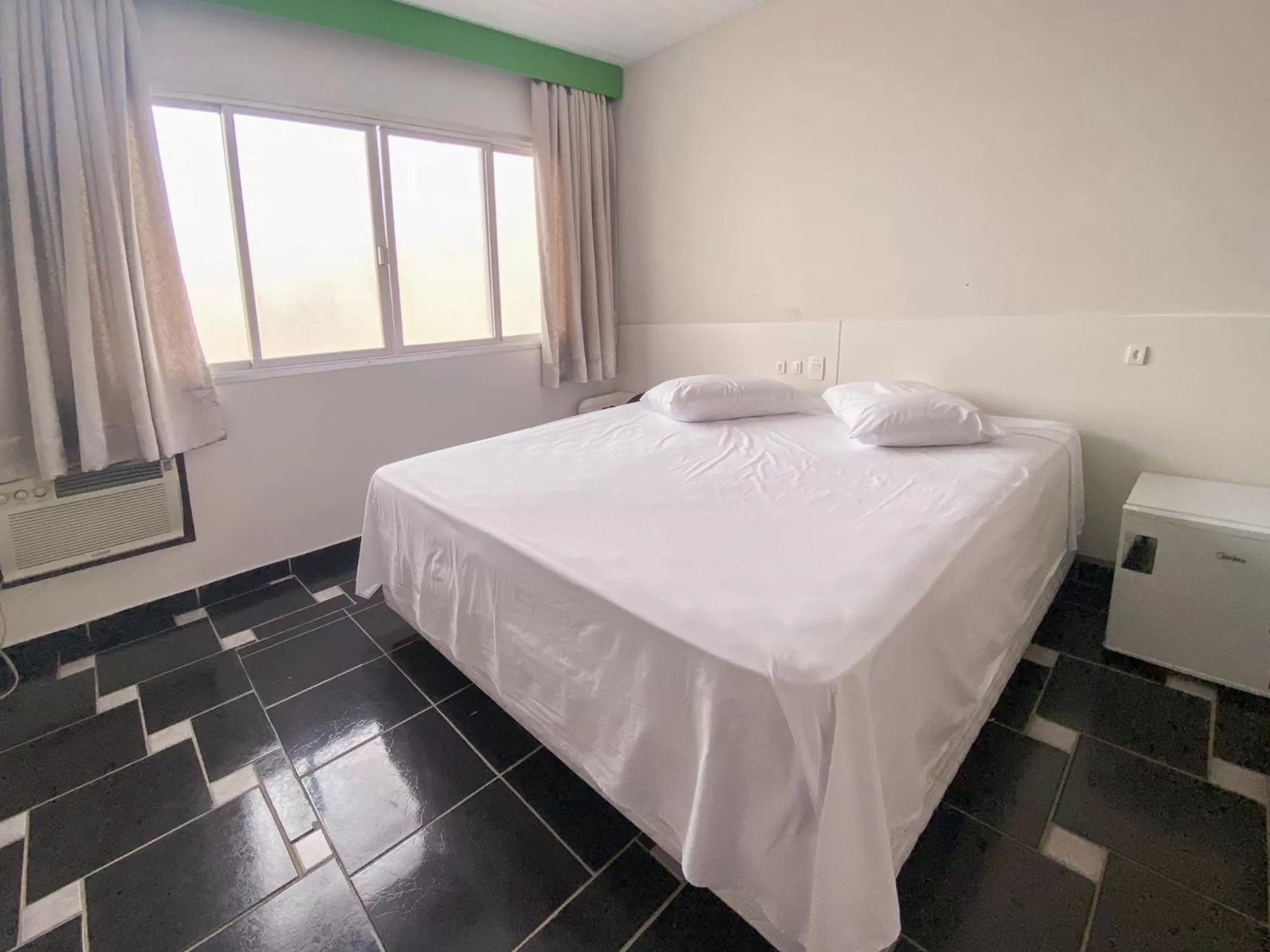 Photo of the whole room, Bed in GUINZA