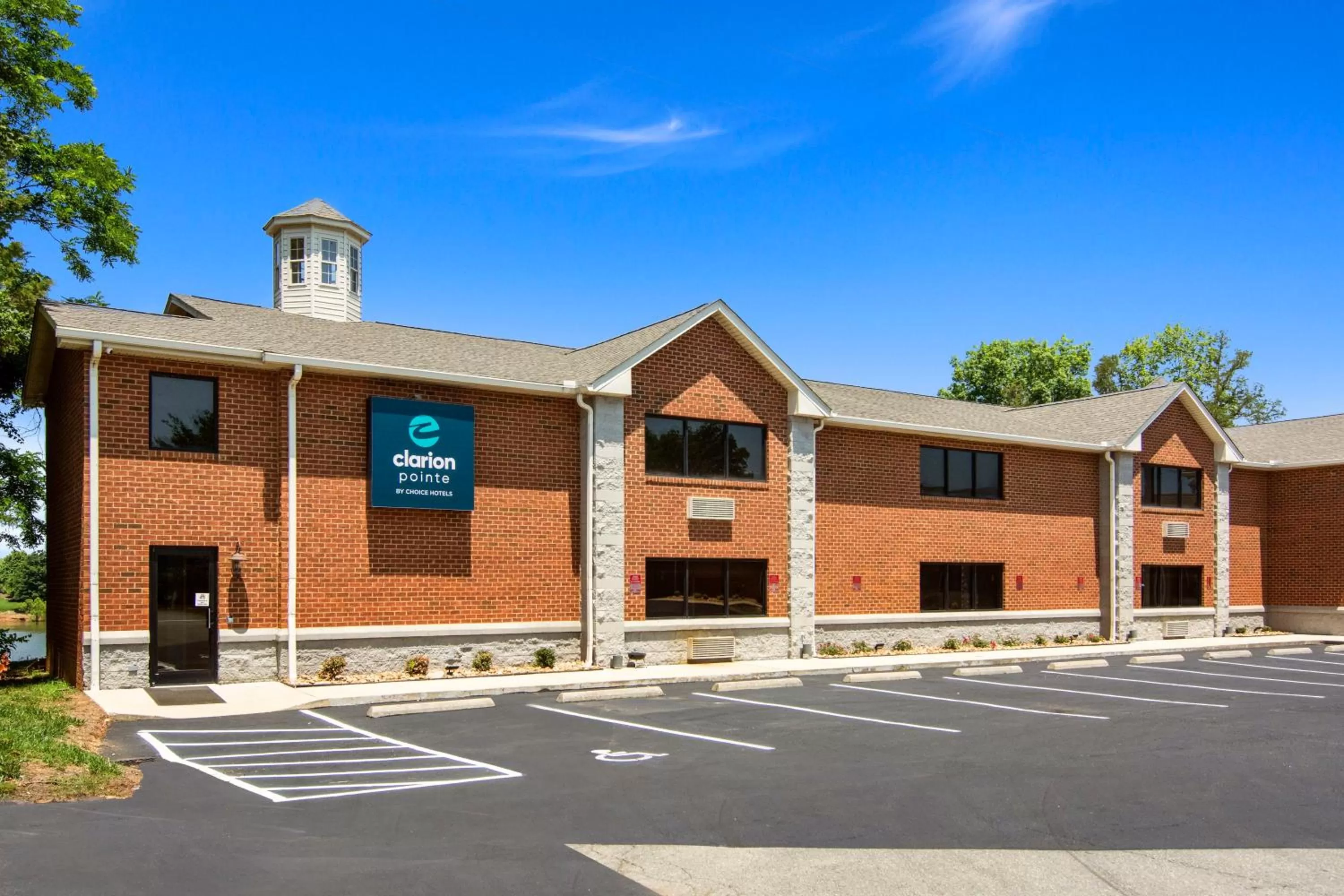 Property building in Clarion Pointe on the lake Clarksville-South Hill West