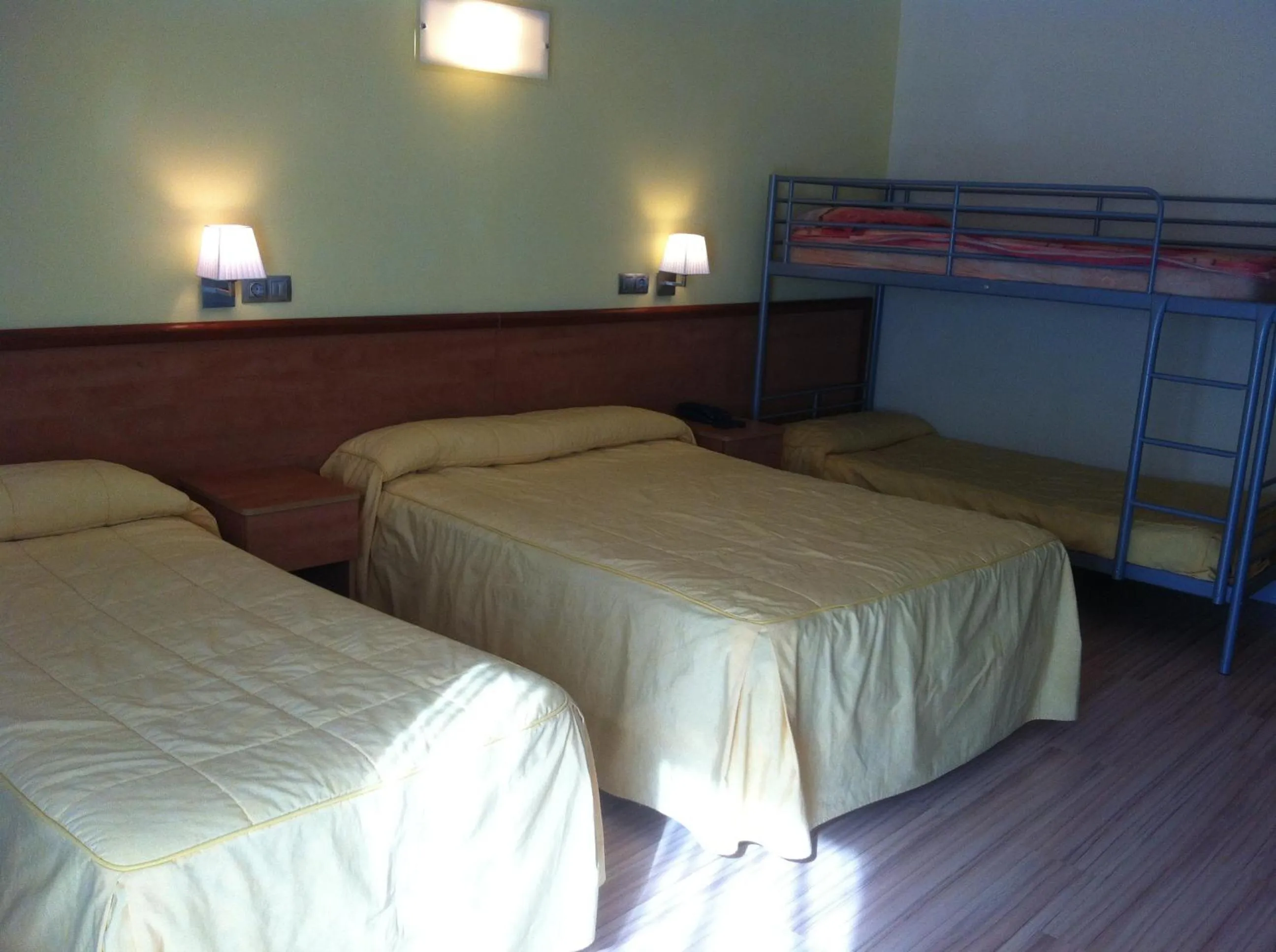 Photo of the whole room, Bed in Hotel Ciutadella