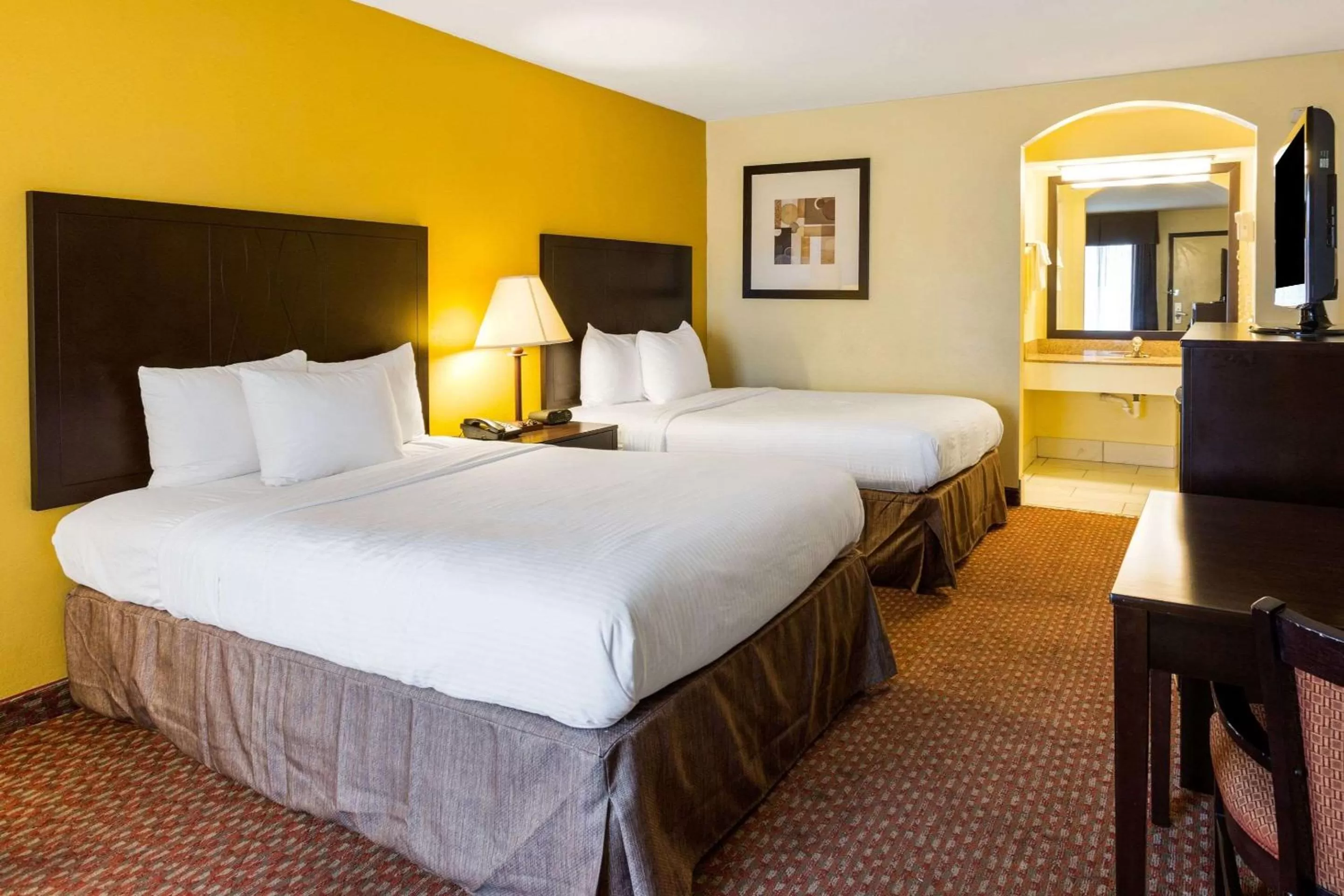 Photo of the whole room, Bed in Quality Inn Indianola