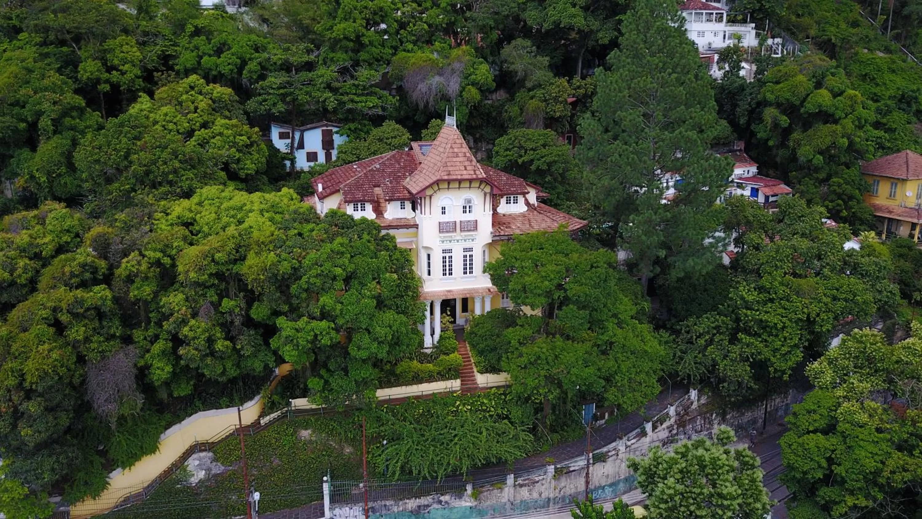 Bird's eye view, Bird's-eye View in Villa Alexandrino