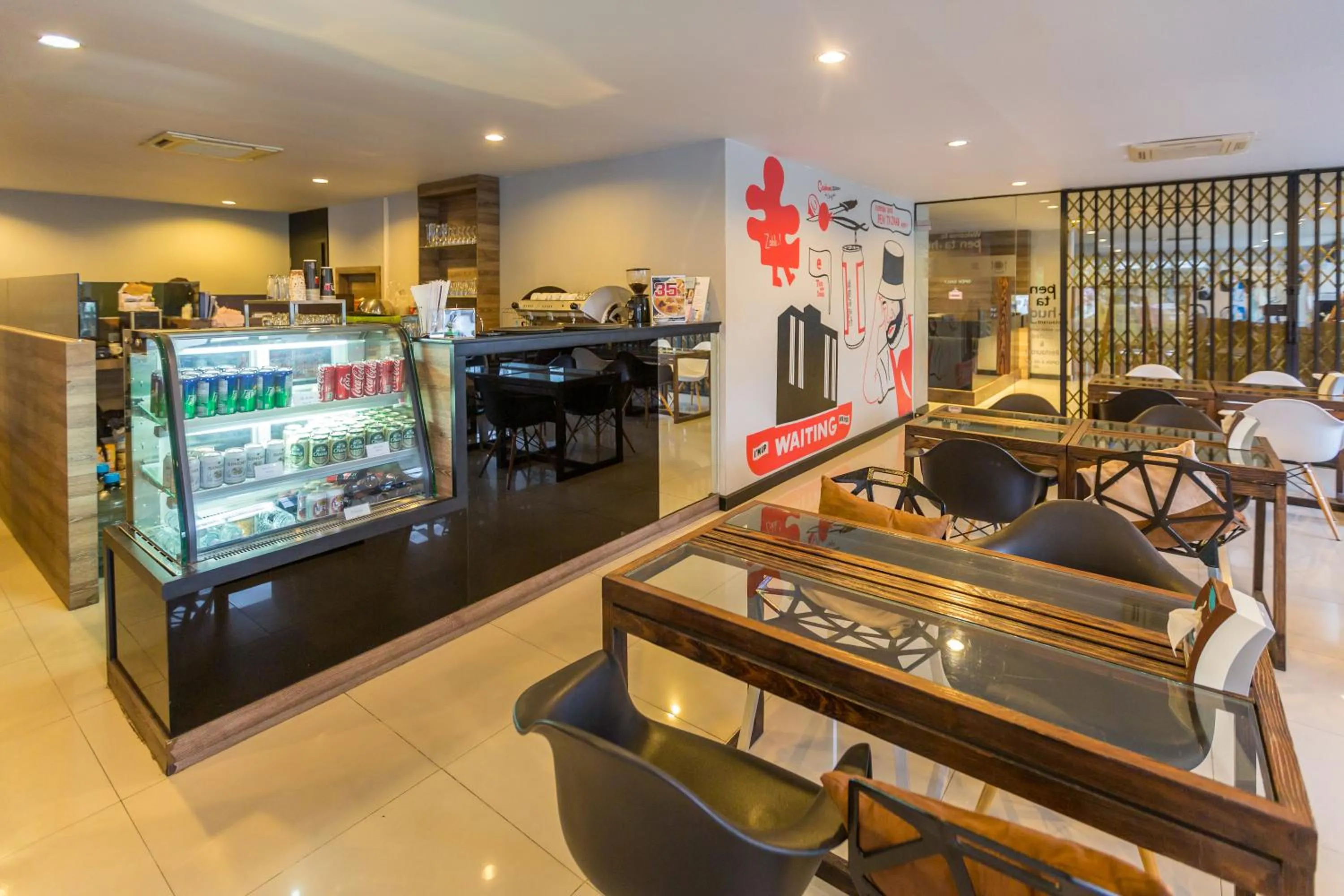 Restaurant/places to eat in Pen Ta Hug Hotel
