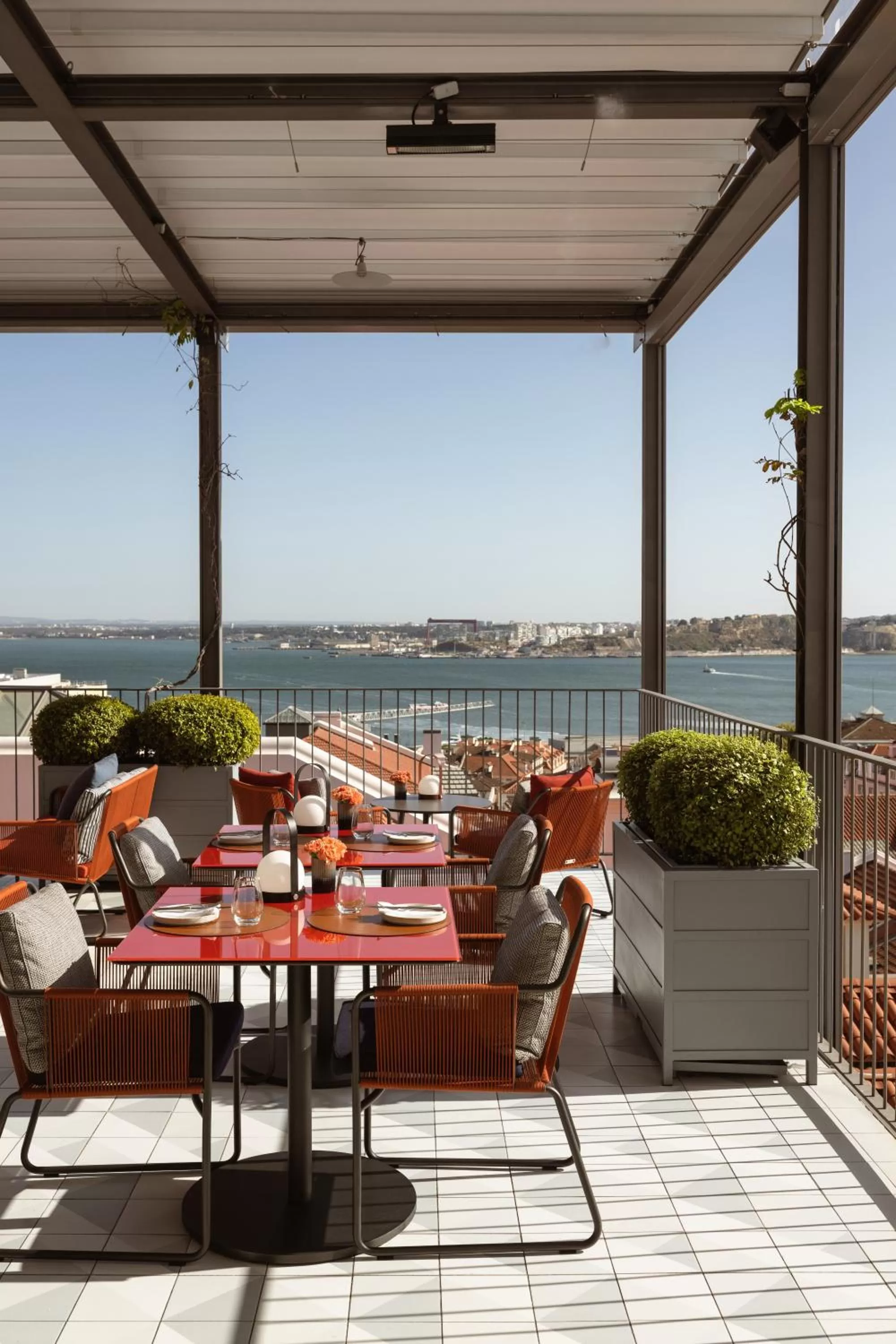 Restaurant/places to eat in Bairro Alto Hotel