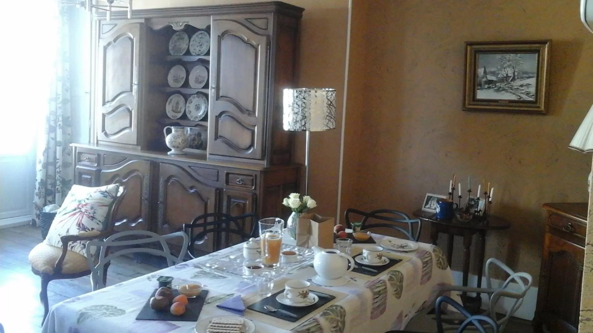 Continental breakfast in UN AIR MOULINOIS