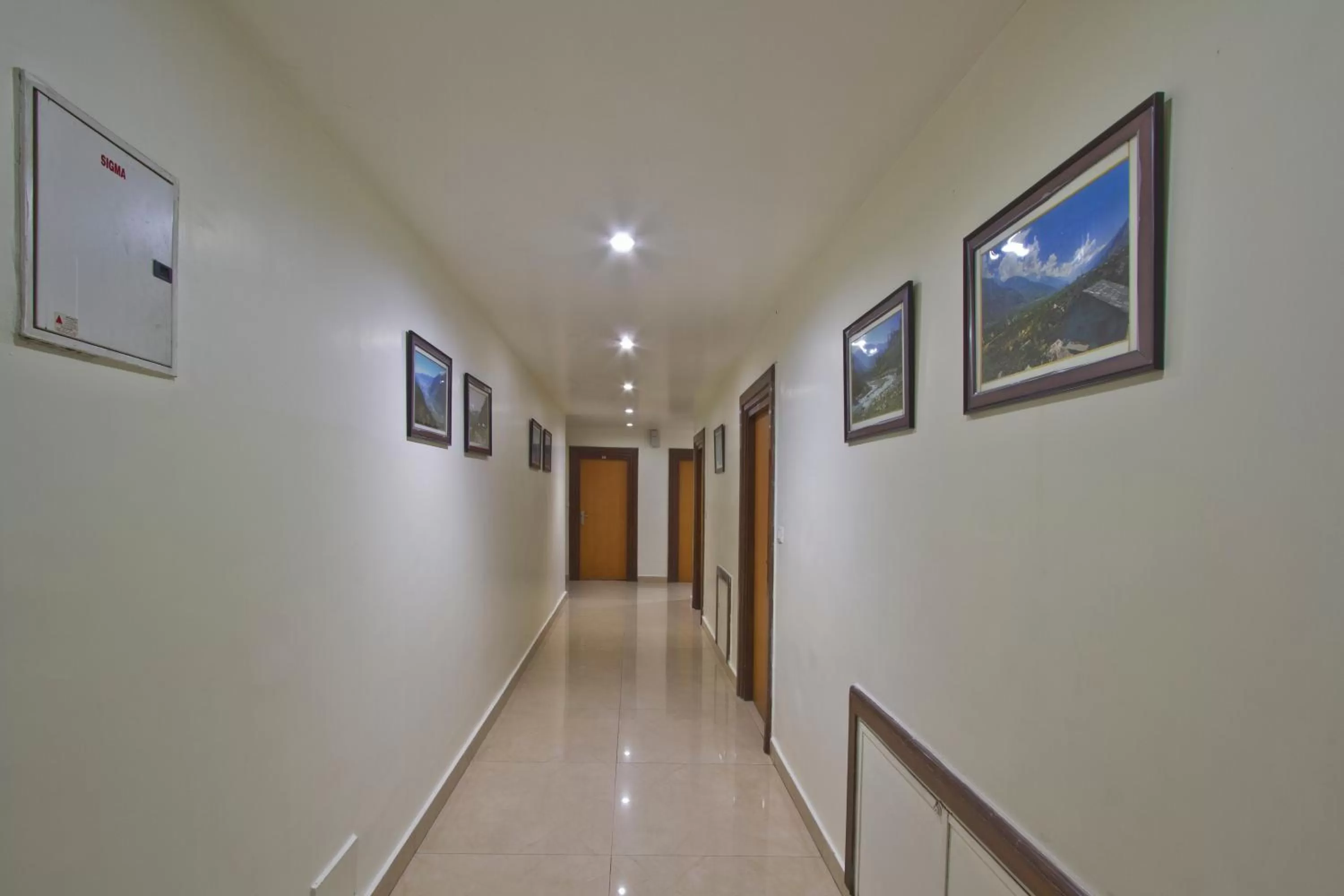 Area and facilities in Hotel Broadways Inn