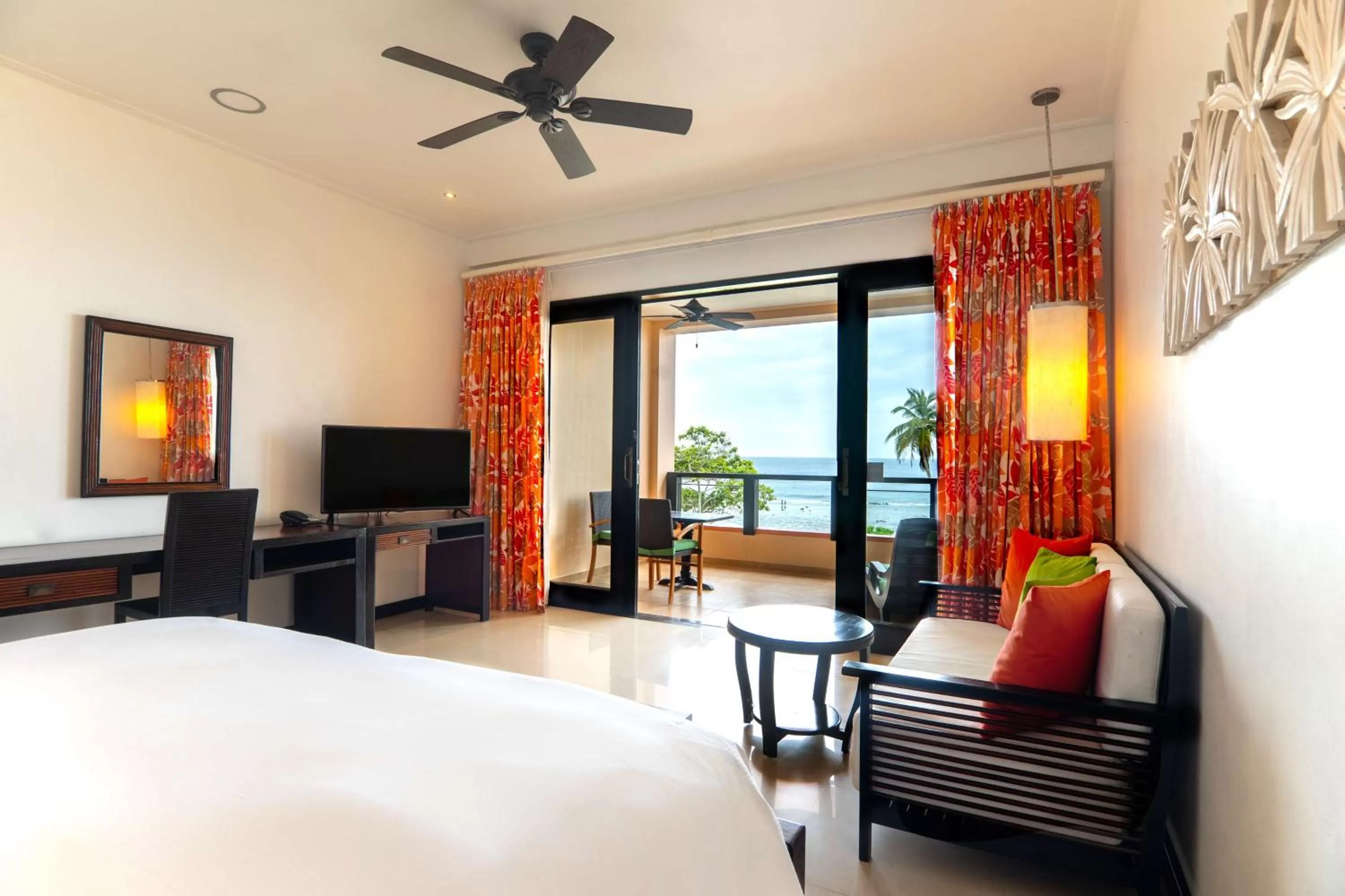 Bed in DoubleTree by Hilton Seychelles Allamanda Resort & Spa