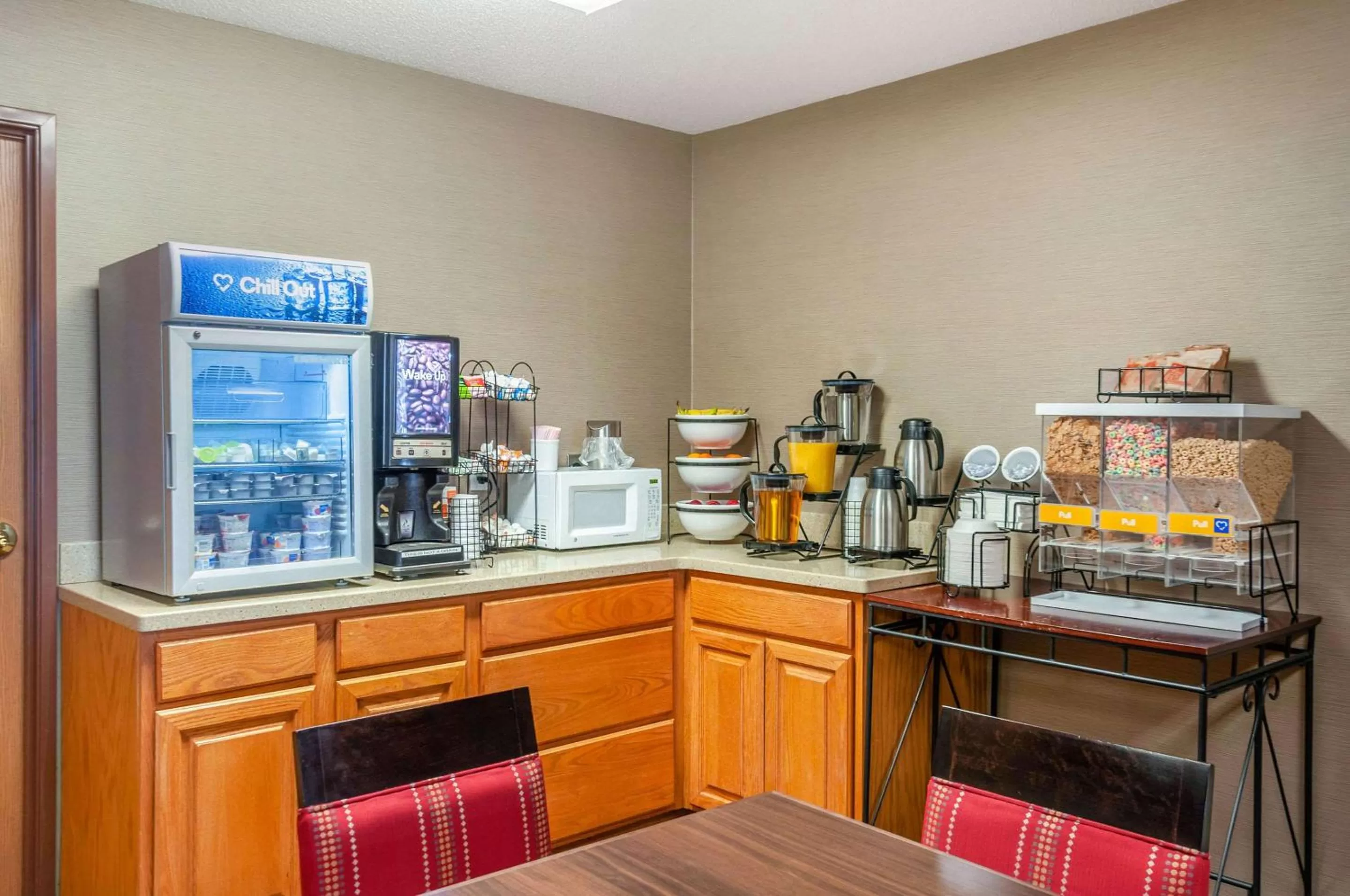 Coffee/tea facilities in Comfort Inn Dyersville Near the Field of Dreams