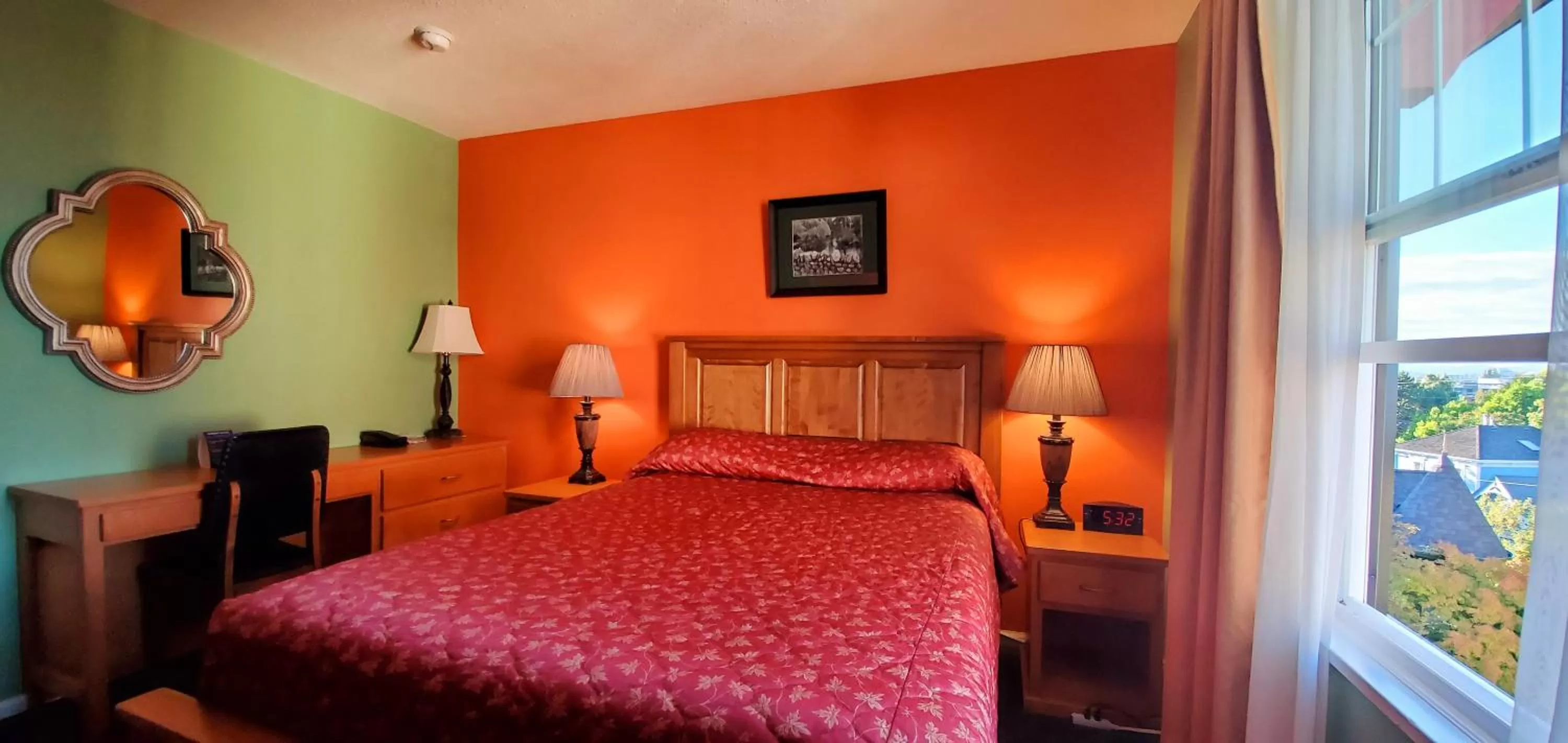 Bed in James Bay Inn Hotel, Suites & Cottage