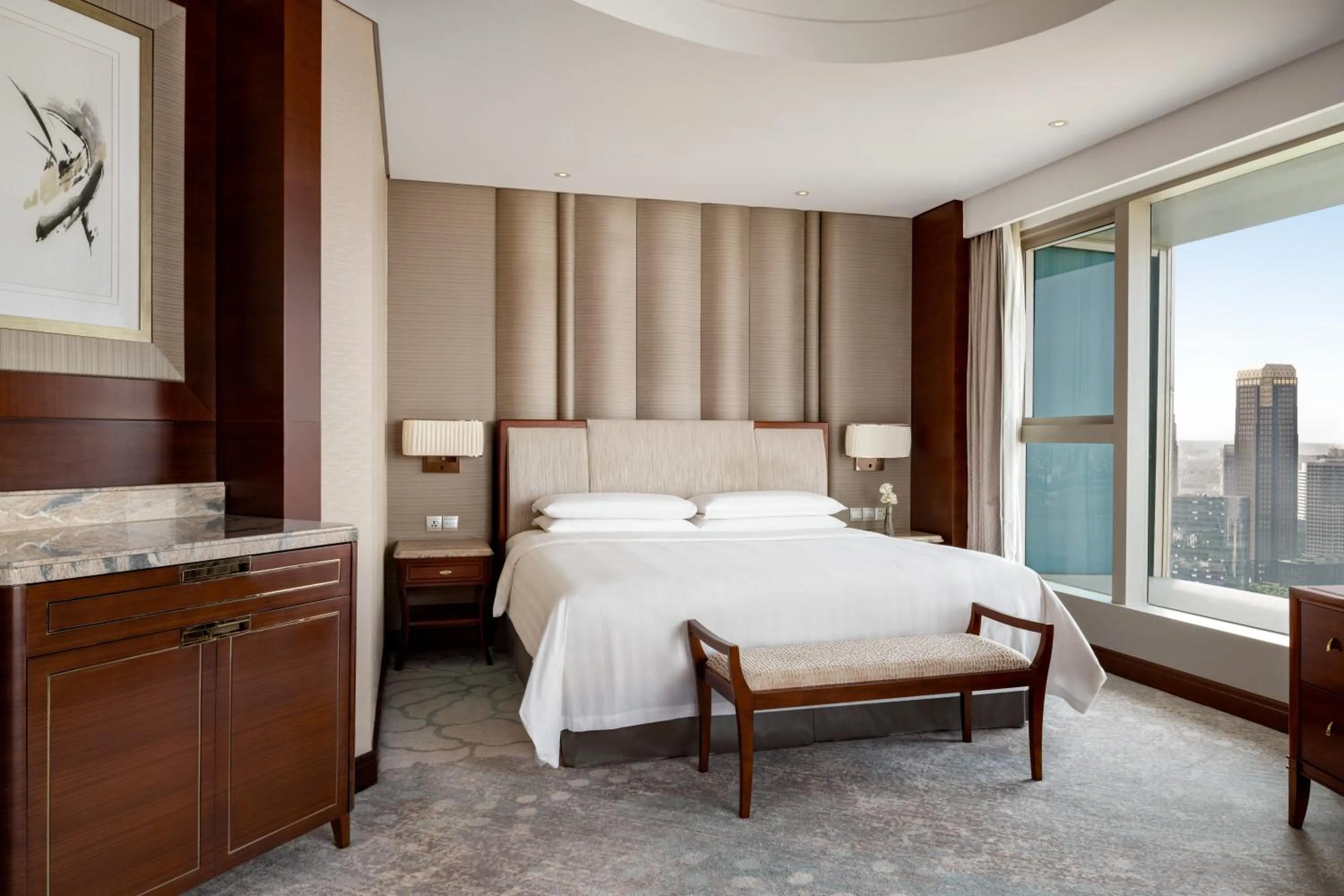 Photo of the whole room, Bed in Shangri-La Nanchang丨All room offer river views Just one stop from the Pavilion of Prince Teng