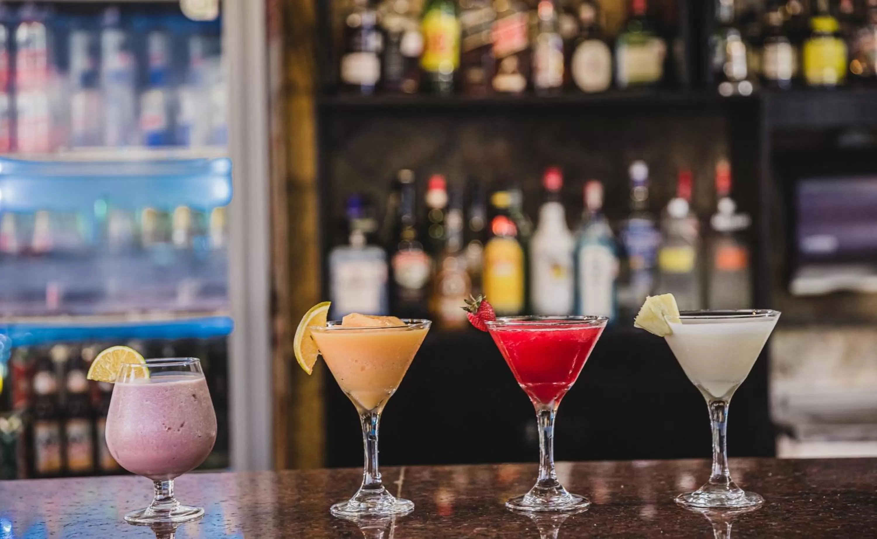 Lounge or bar, Drinks in Holiday Inn Resort Acapulco, an IHG Hotel