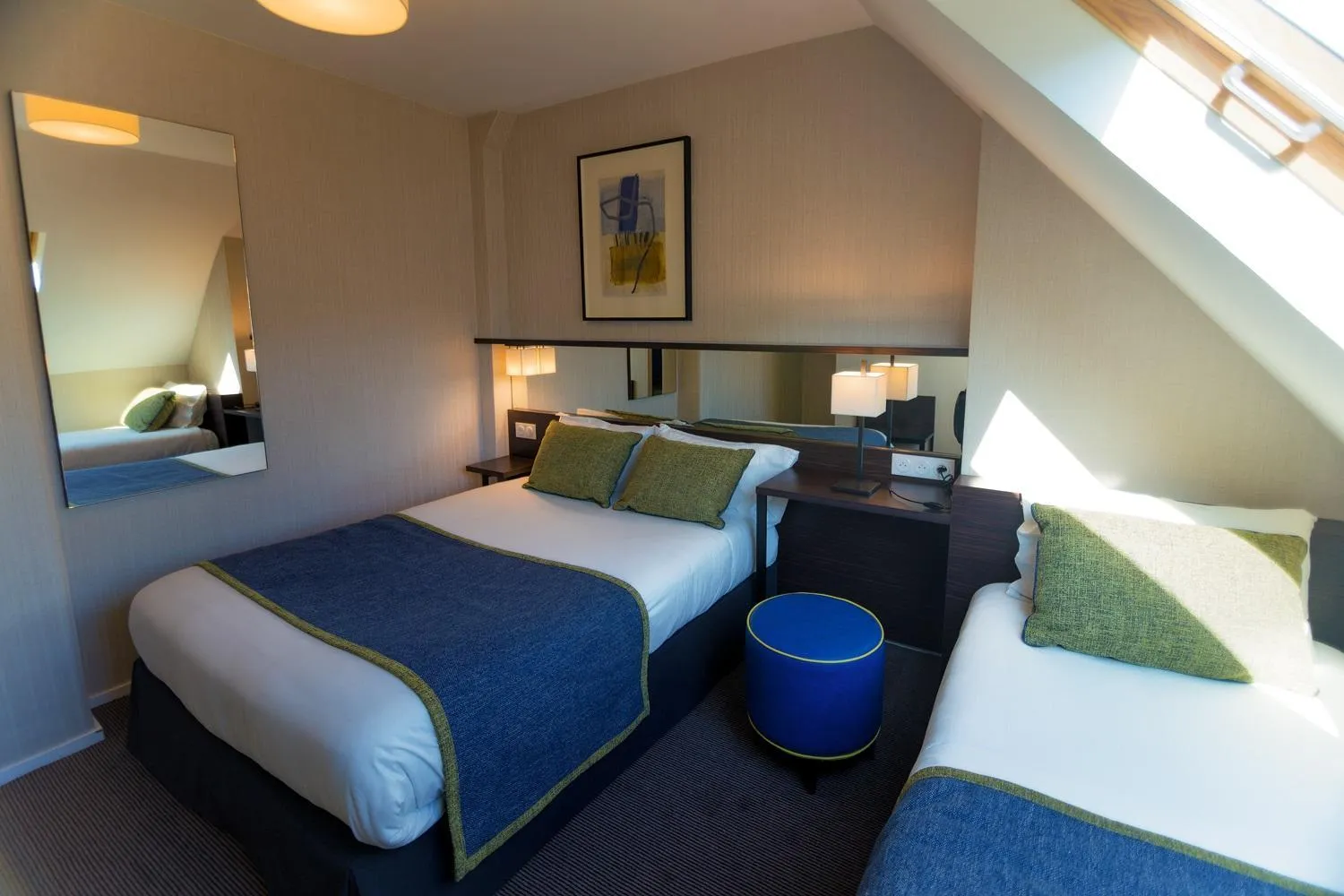 Bedroom, Bed in Hôtel Charing Cross