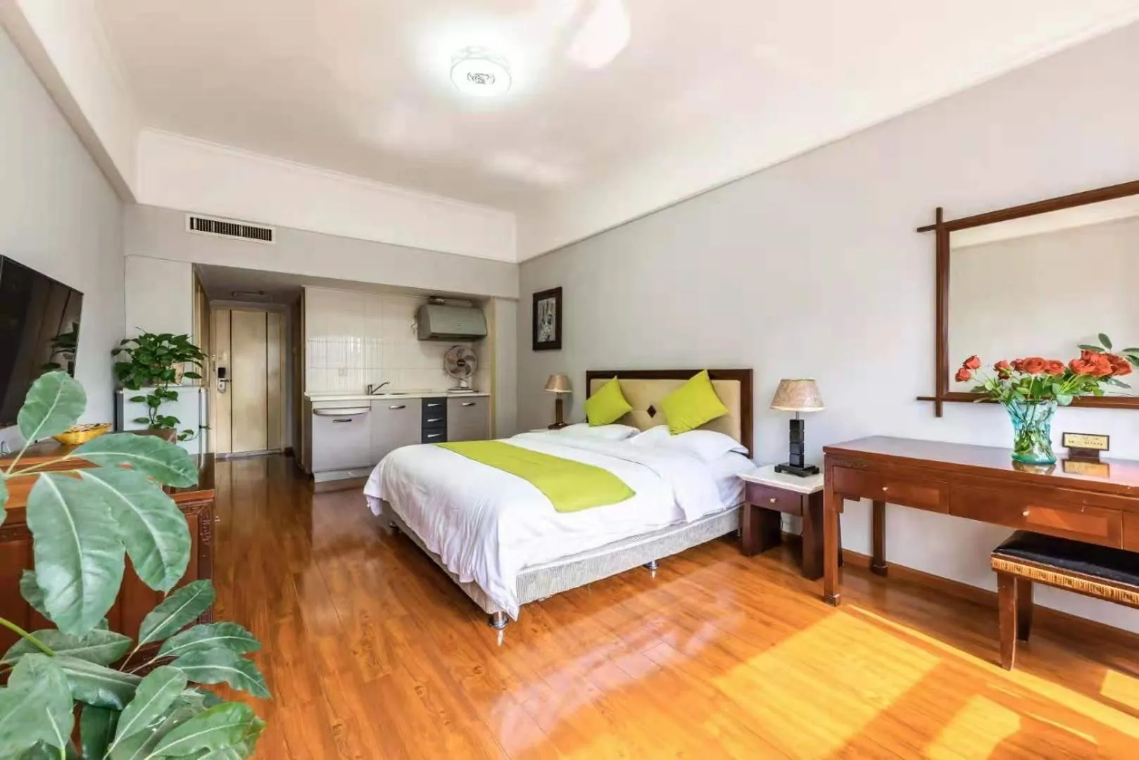 Photo of the whole room, Bed in Da Zhen Hotel (Previously: Qian Lv Chen Hotel Da Zhen)