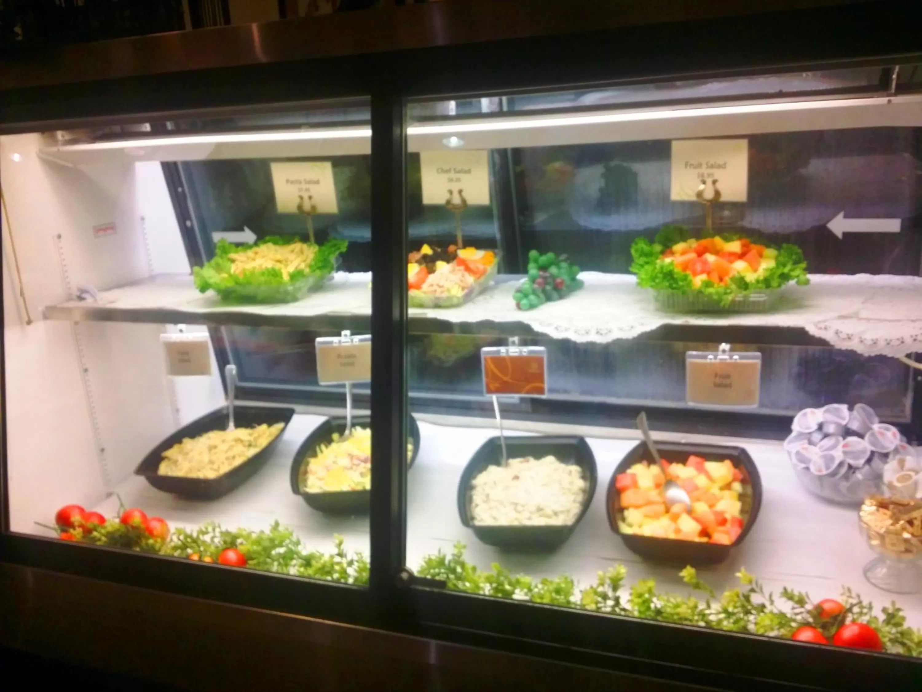 Food and drinks in Anaheim Majestic Garden Hotel