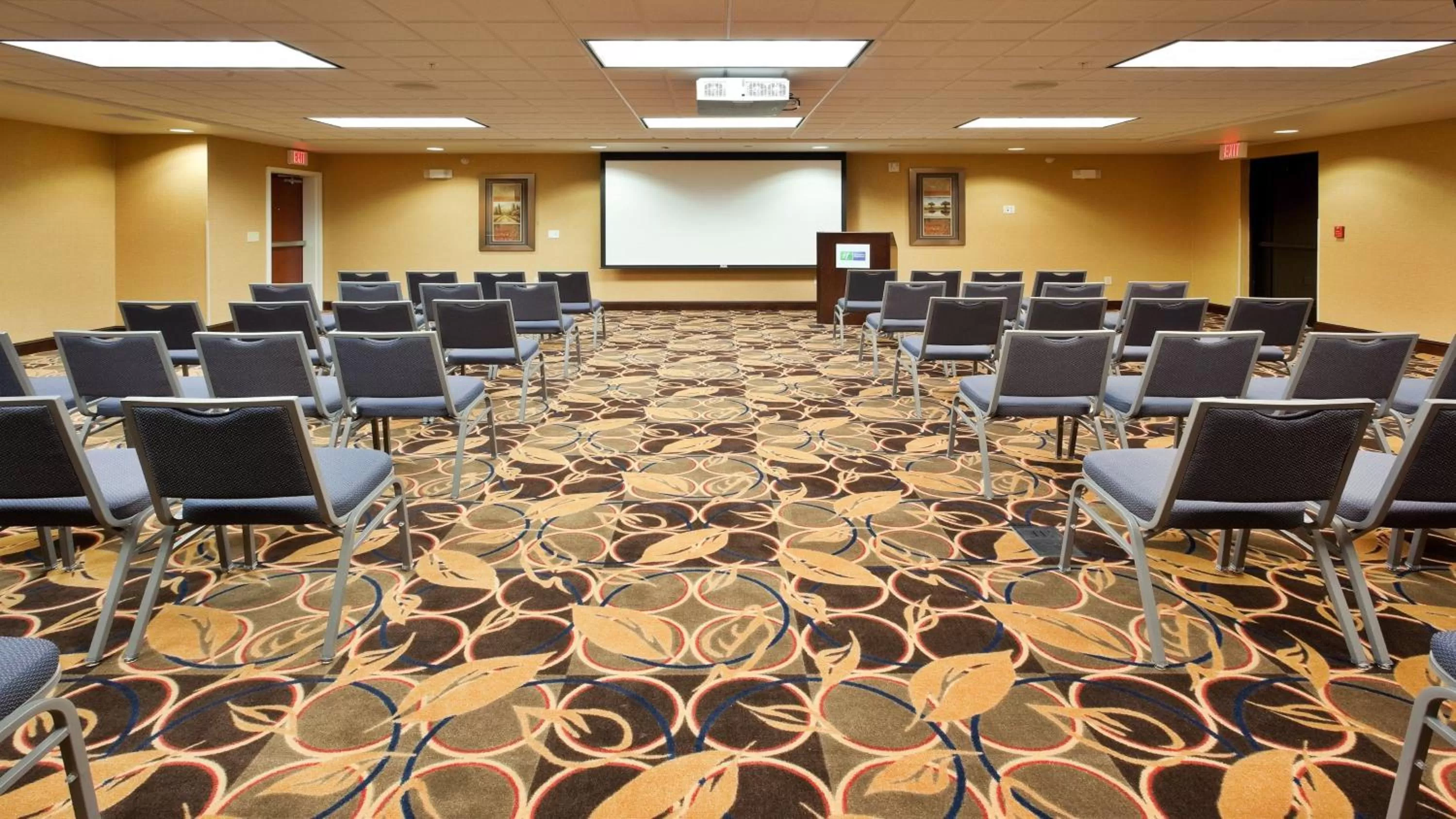 Meeting/conference room in Holiday Inn Express and Suites Great Falls by IHG