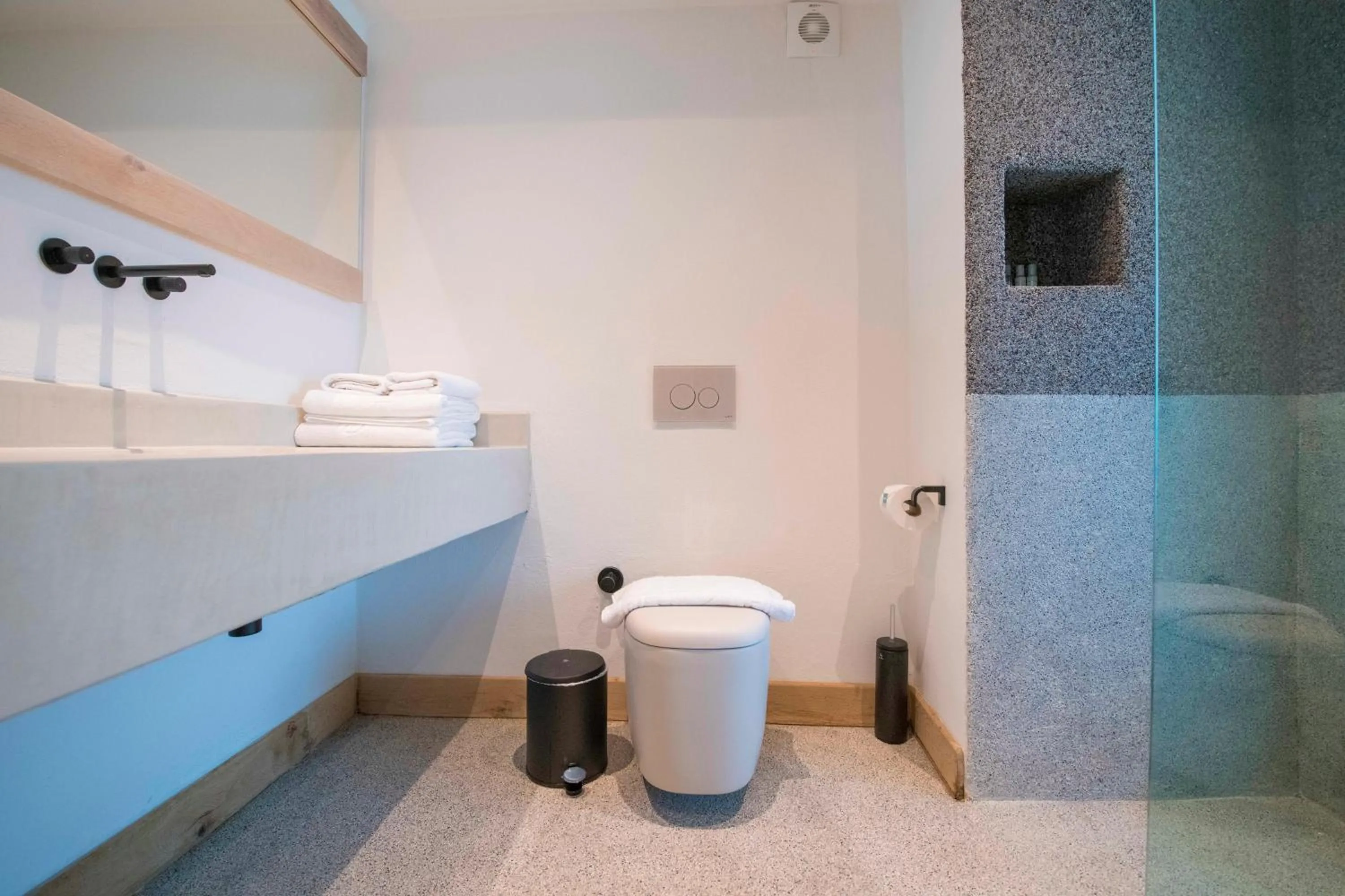 Shower in Hotel Unique-Boutique Class - Adults Only