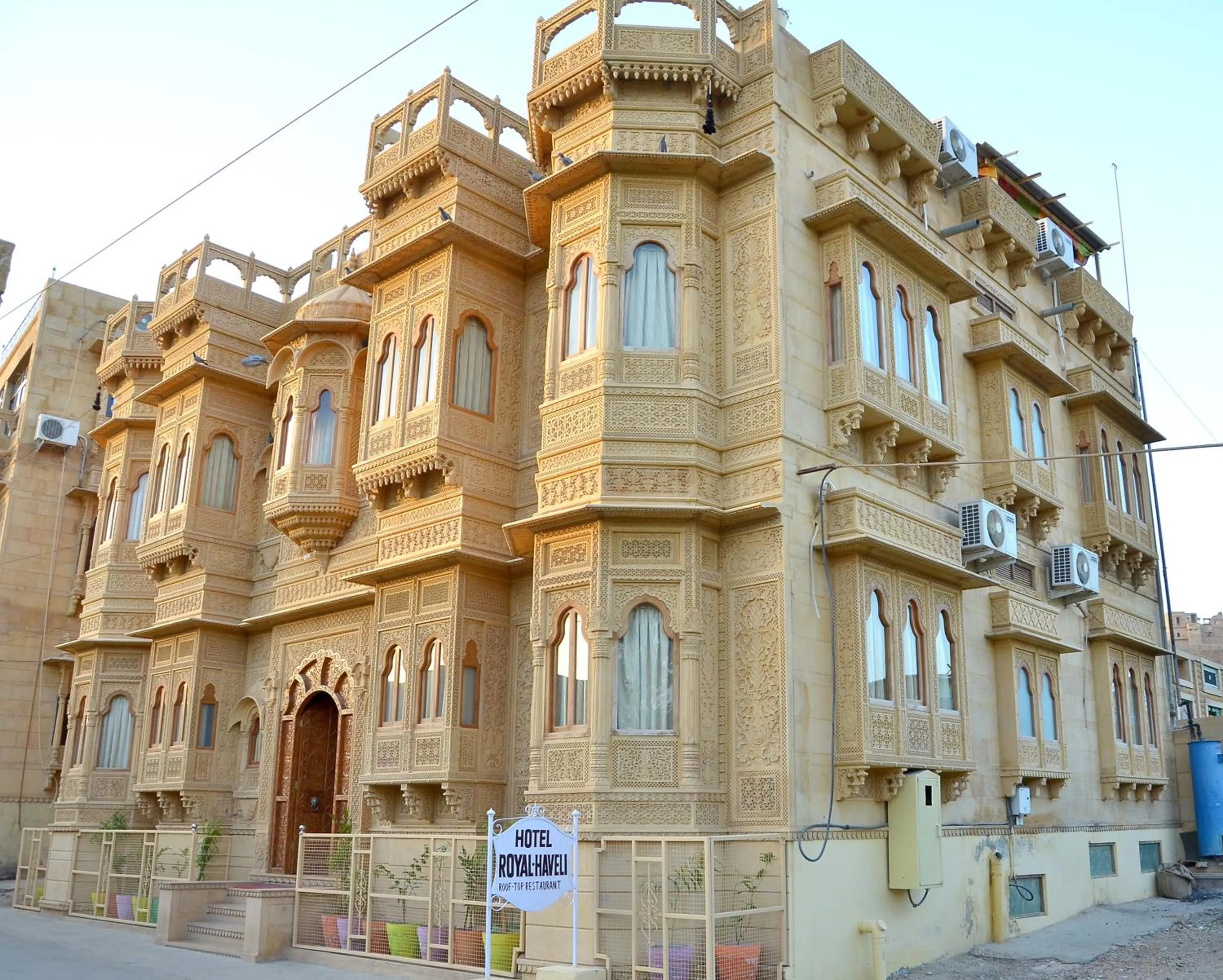 Restaurant/places to eat in Hotel Royal Haveli