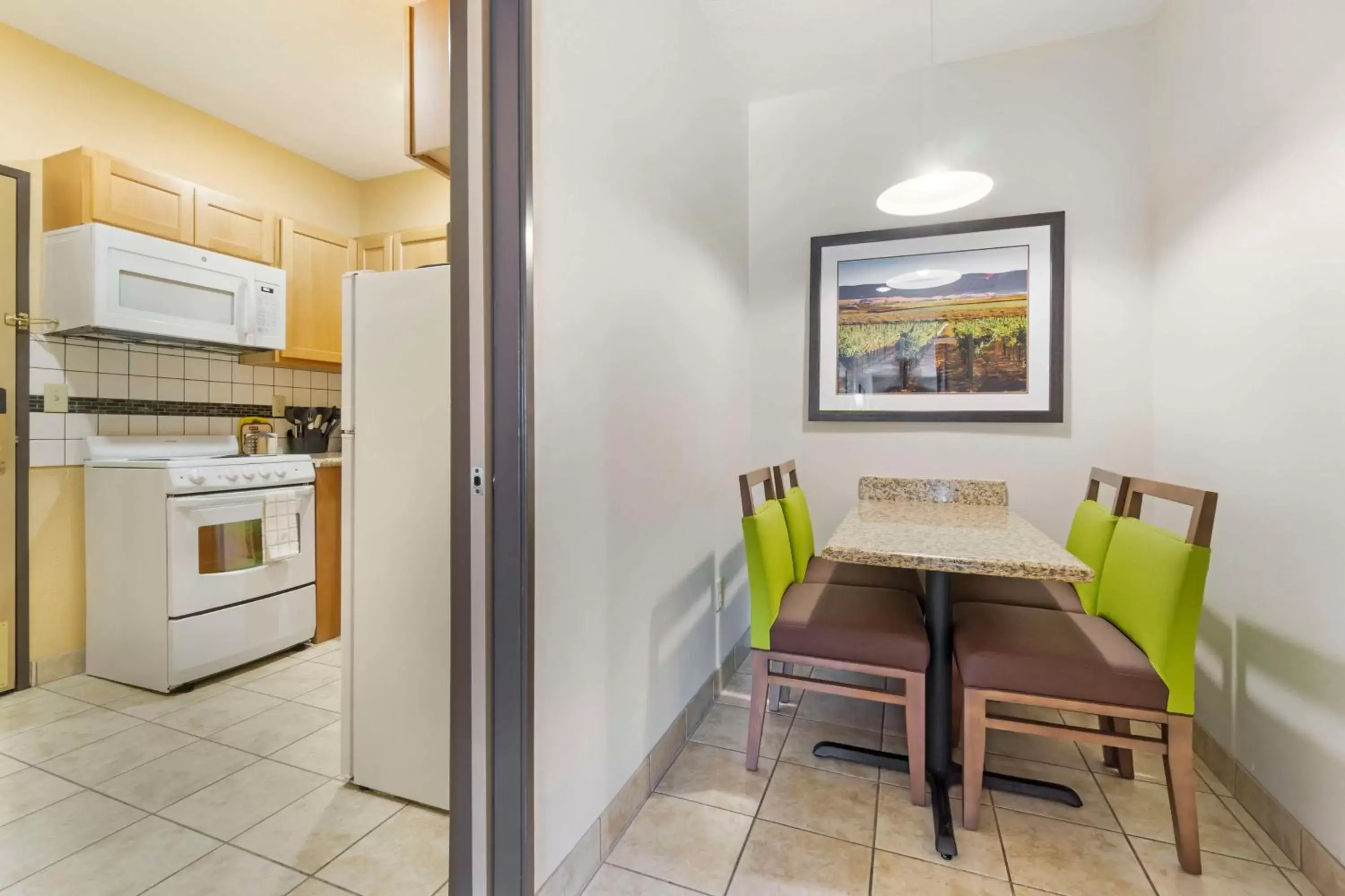 King Suite with Whirlpool - Non-Smoking in Best Western Plus The Inn at Horse Heaven King Suite with Whirlpool - Non-Smoking in Best Western Plus The Inn at Horse Heaven