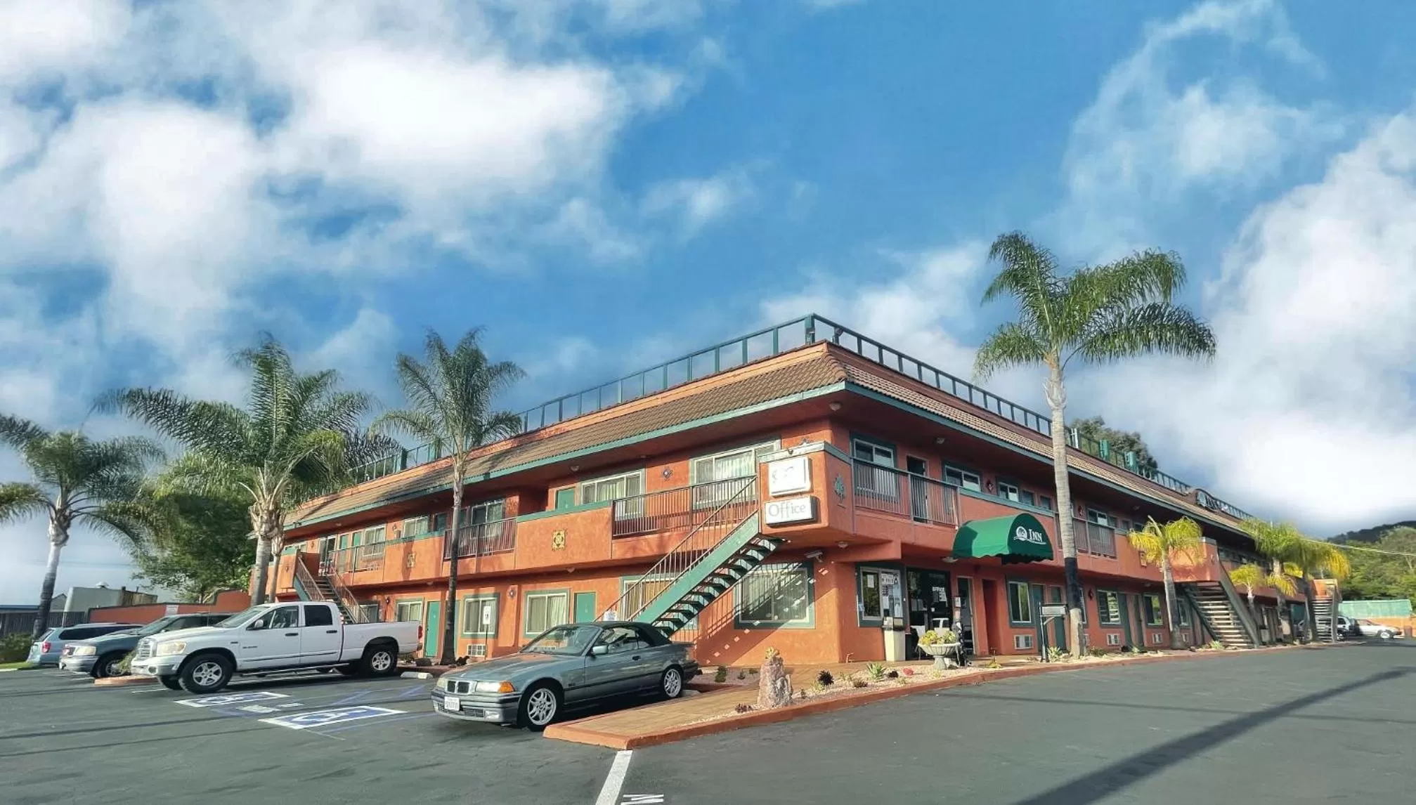 Property building in Oakridge Inn