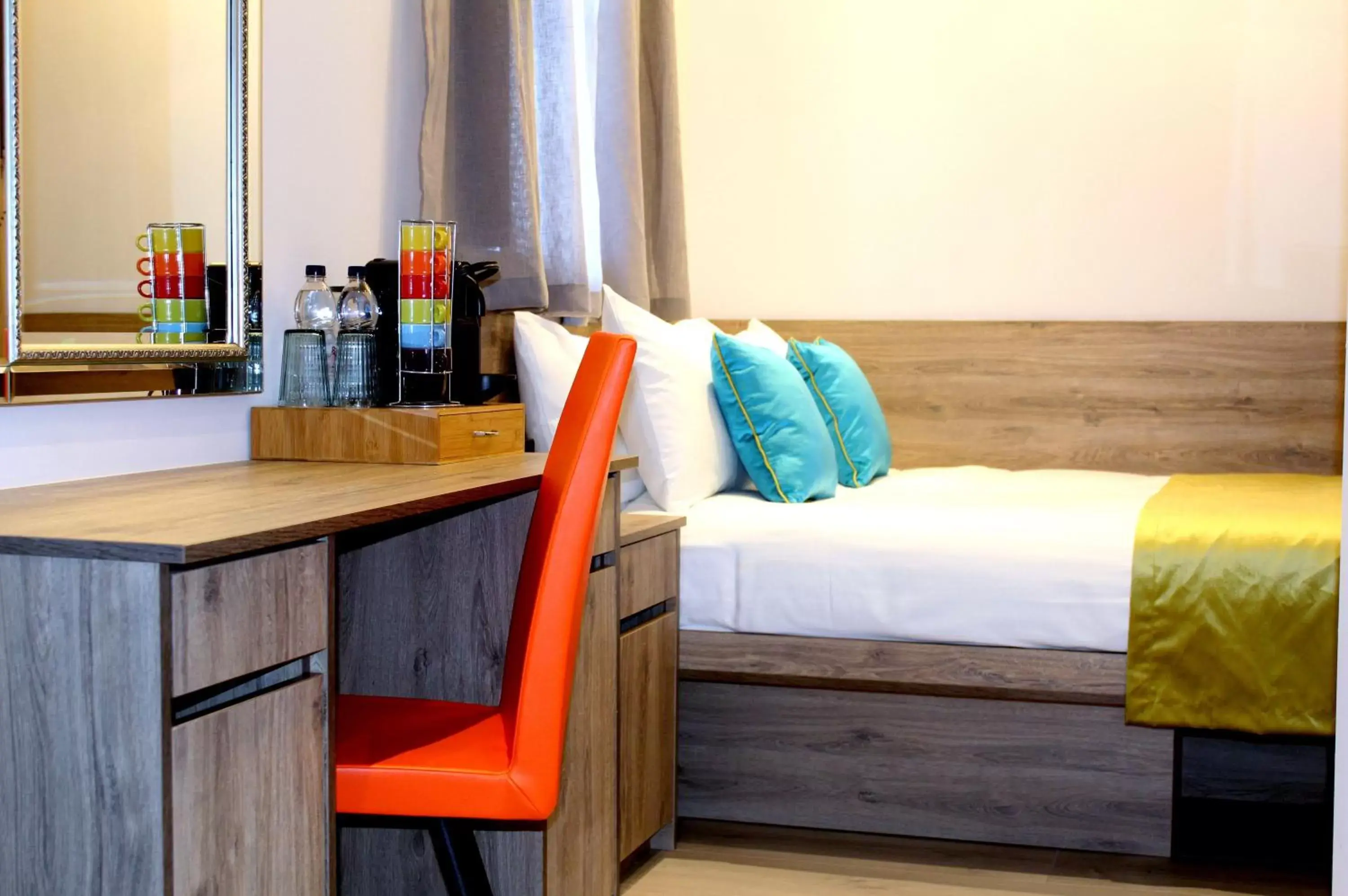 Double Room in 1 Craven Hill Gardens Double Room in 1 Craven Hill Gardens