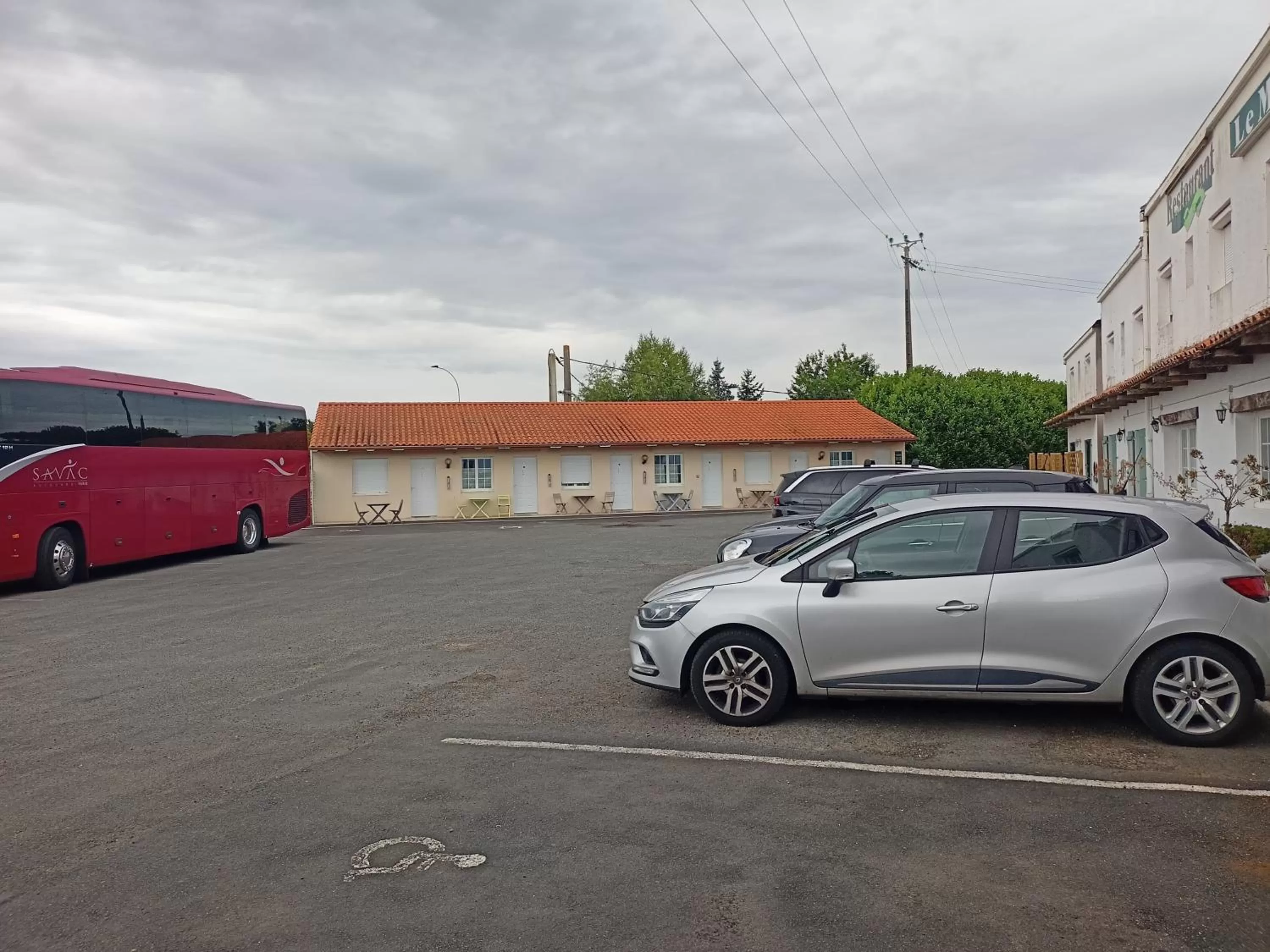 Property building in Le Mareuillais Hotel-Restaurant