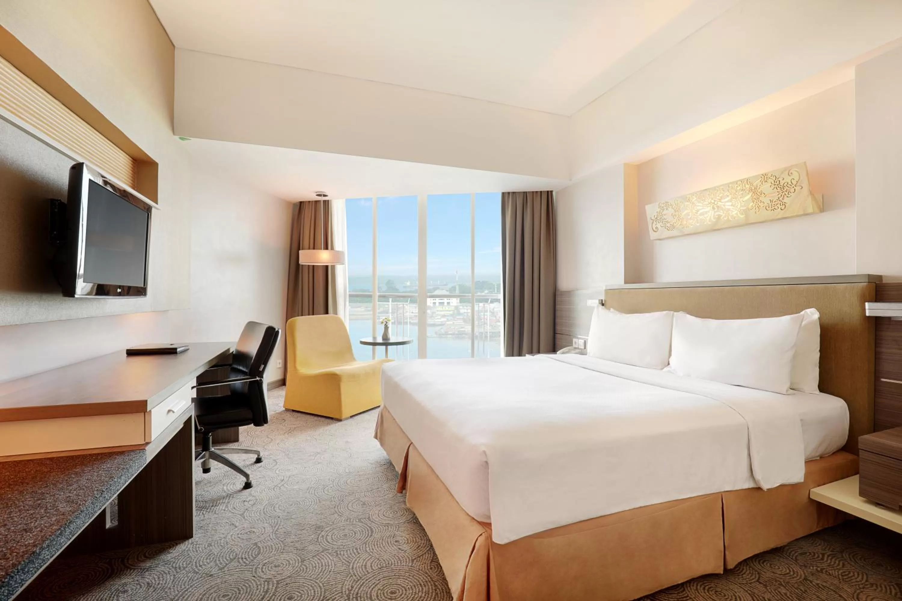 Photo of the whole room, Bed in Swiss-Belhotel Balikpapan