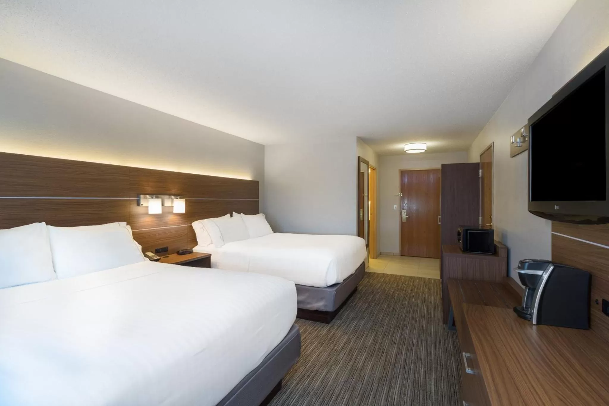 Photo of the whole room, Bed in Holiday Inn Express Hotel Howe / Sturgis by IHG