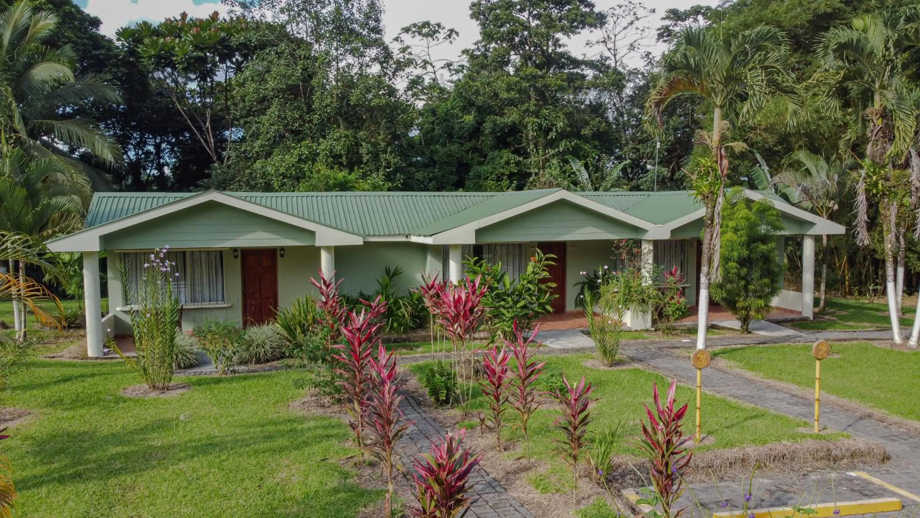 Property building in Confort Arenal