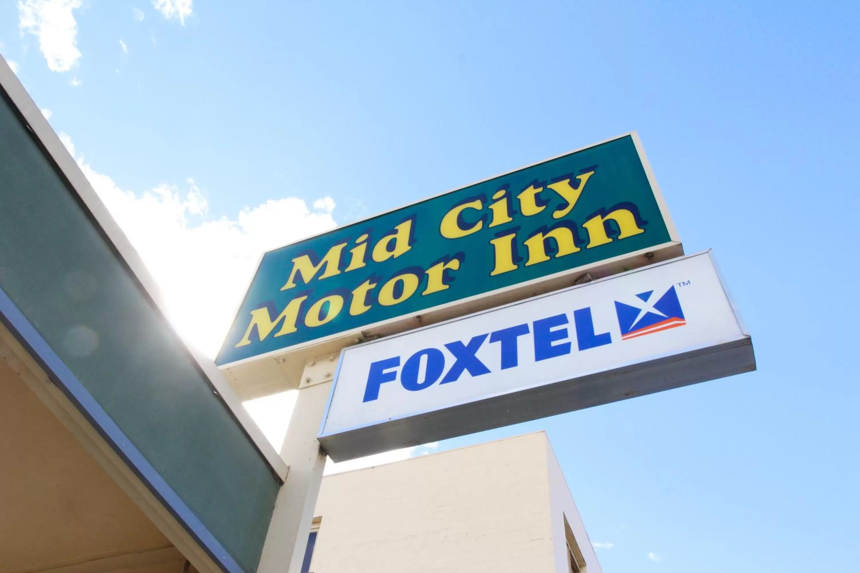 Facade/entrance in Mid City Motor Inn Queanbeyan