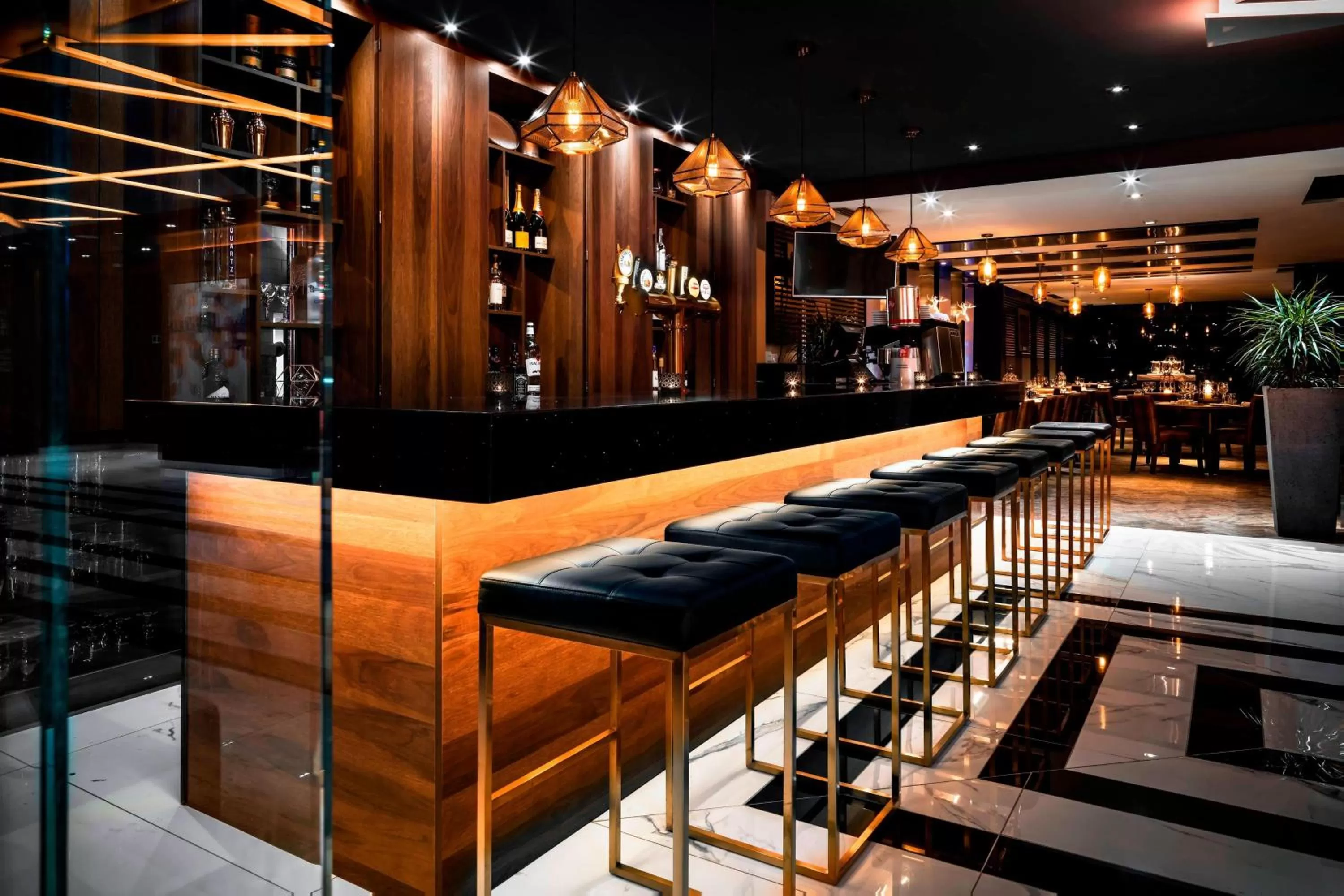 Restaurant/places to eat in SENS Høtel