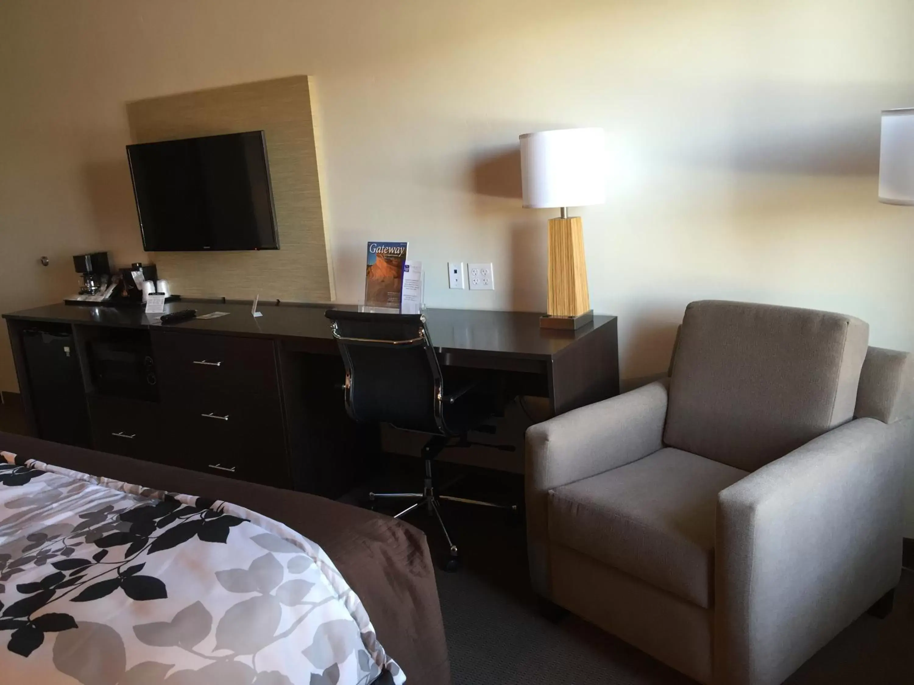 King Room with Balcony - Non Smoking in Sleep Inn & Suites Page at Lake Powell King Room with Balcony - Non Smoking in Sleep Inn & Suites Page at Lake Powell