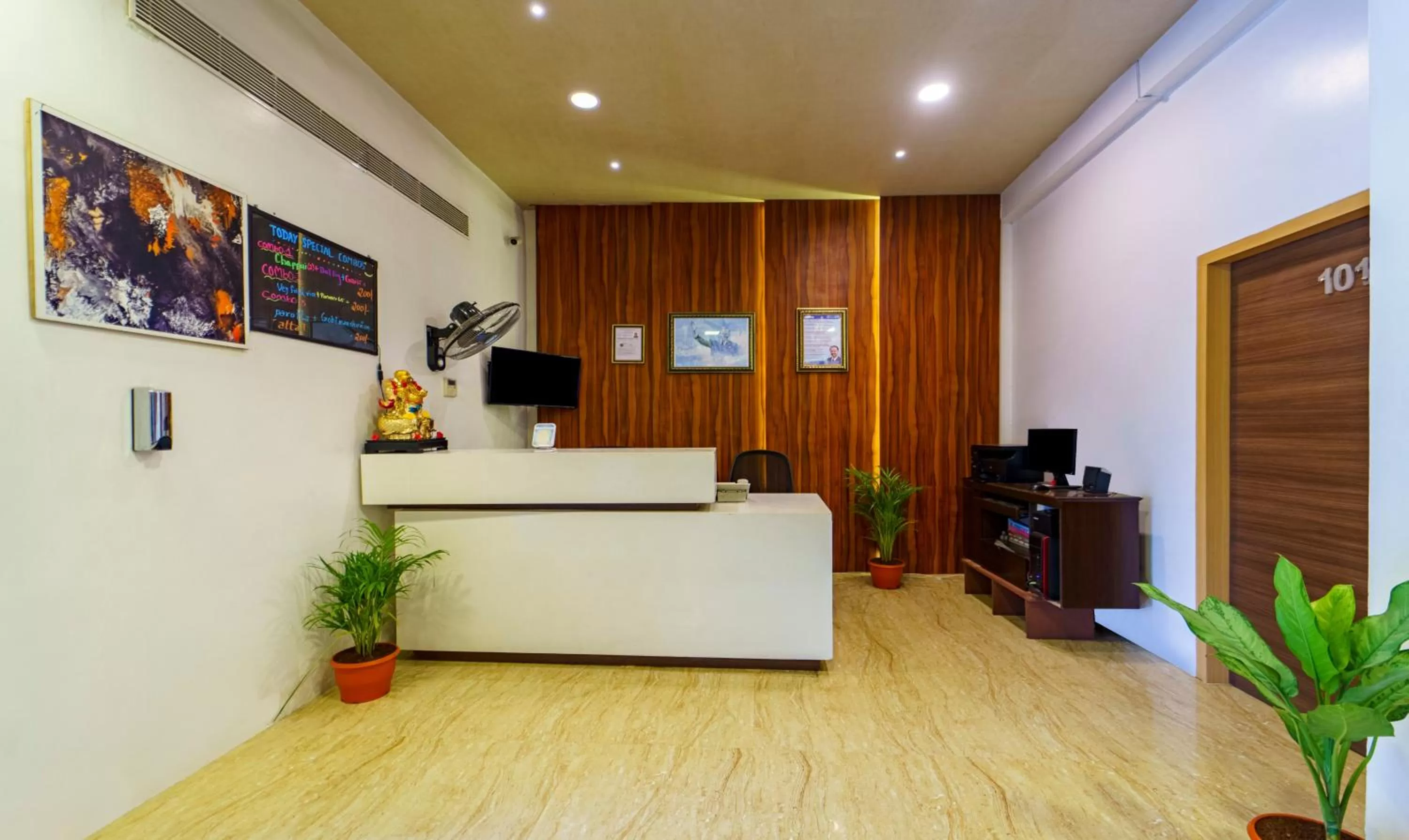 Lobby or reception in Treebo Golden Swan Tambaram