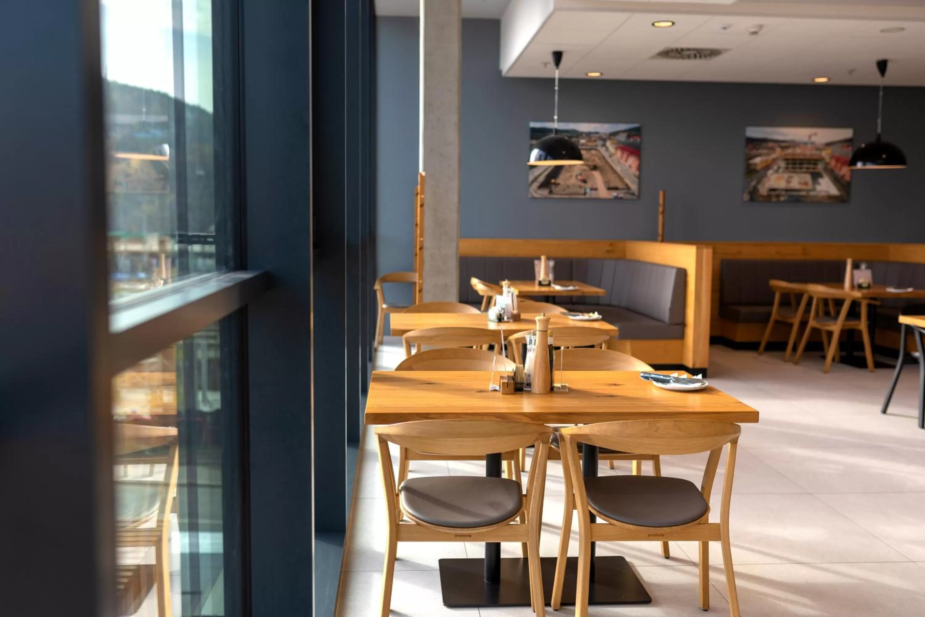 Restaurant/Places to Eat in Hotel Smetanova