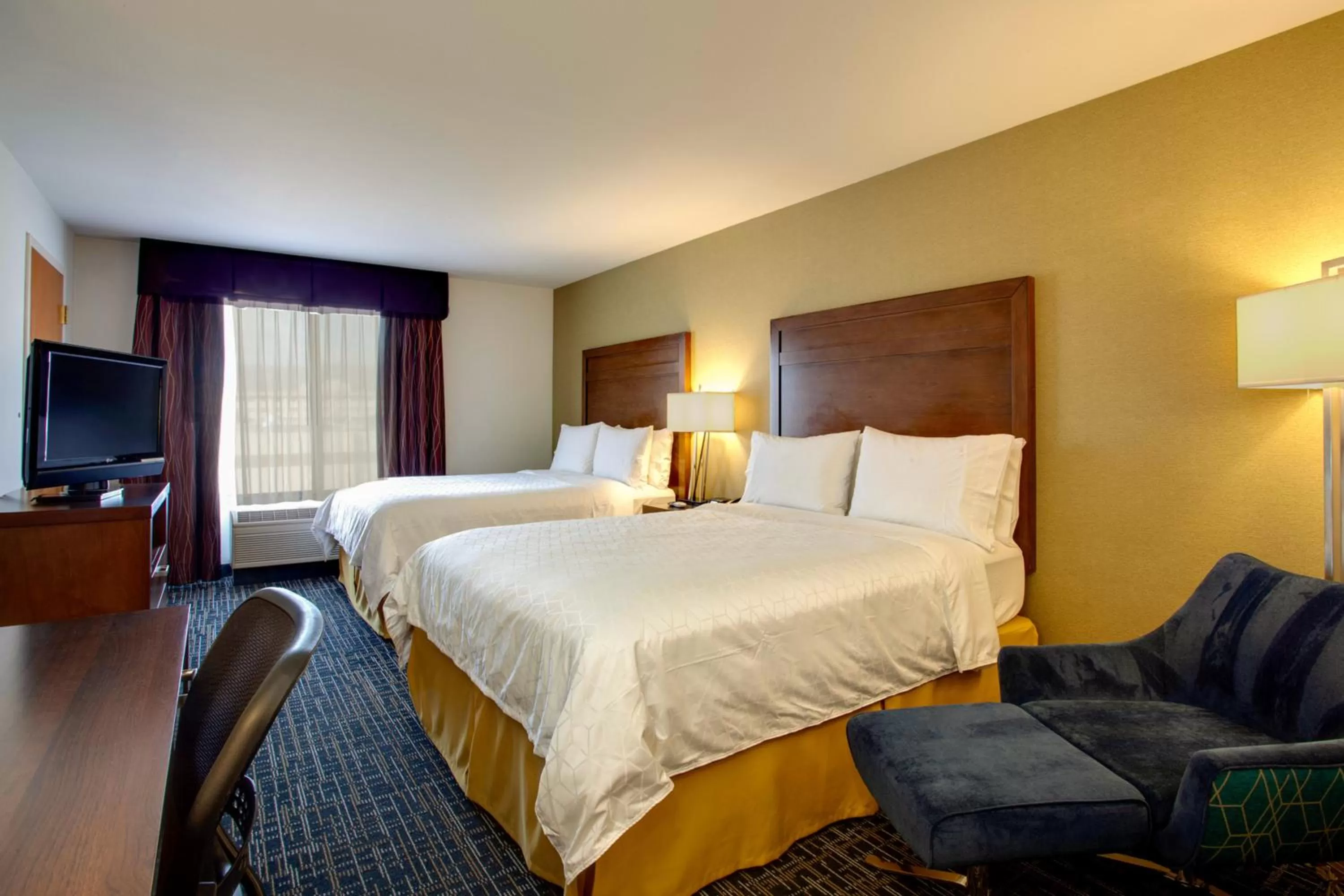 Photo of the whole room, Bed in Holiday Inn Express San Francisco Airport North by IHG
