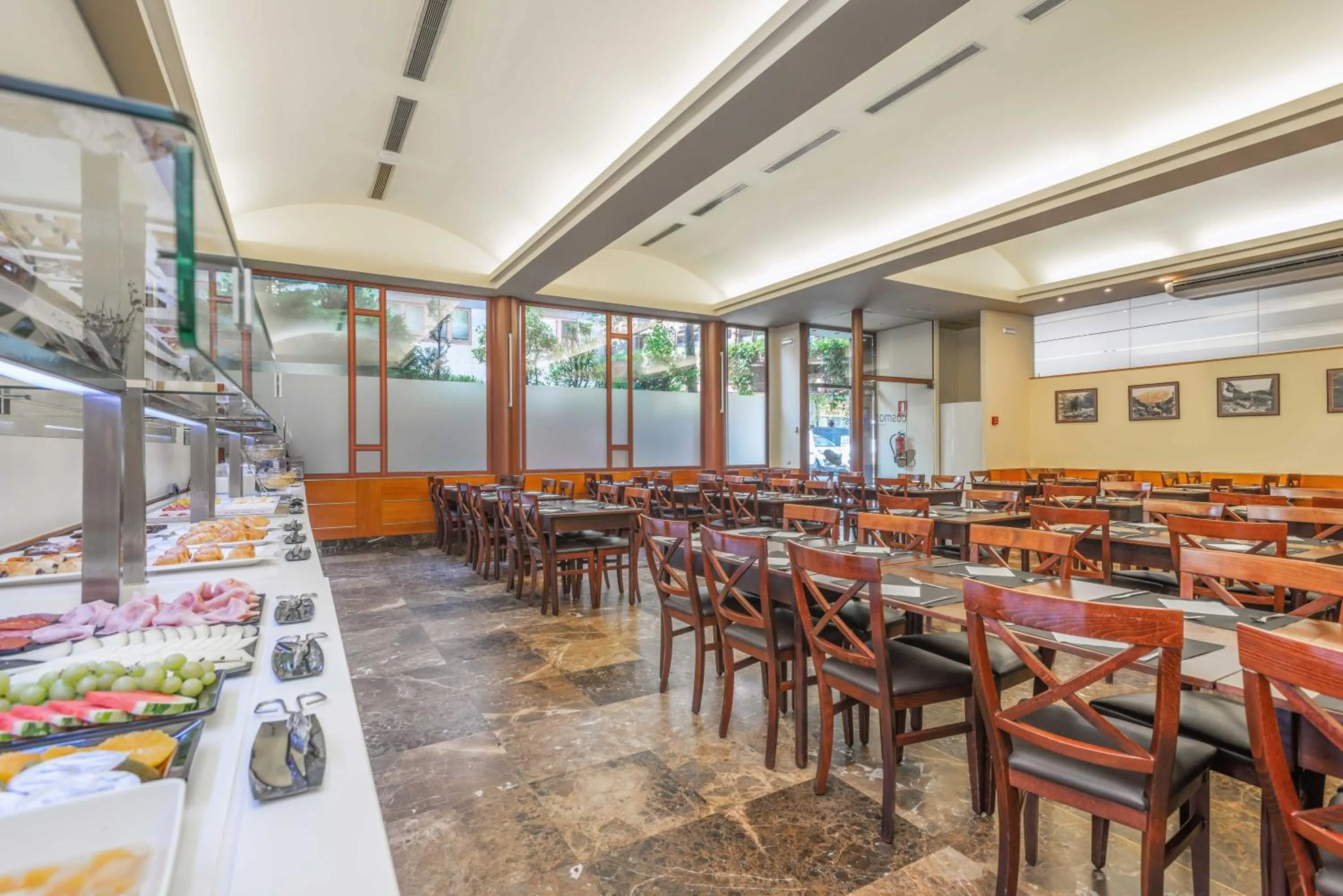 Restaurant/places to eat in Hotel & Aparthotel Cosmos