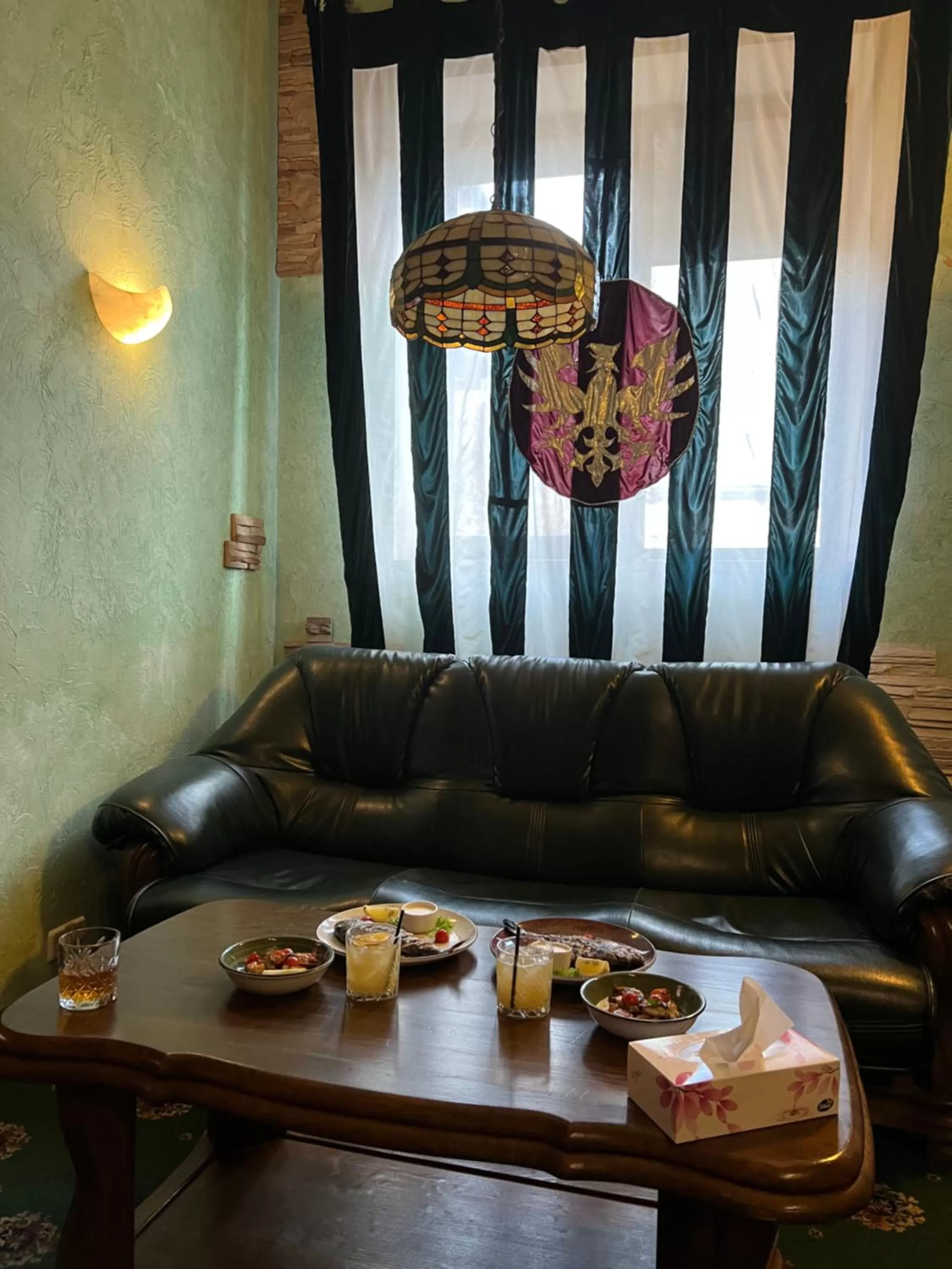 Food and drinks, Seating Area in Kamelot