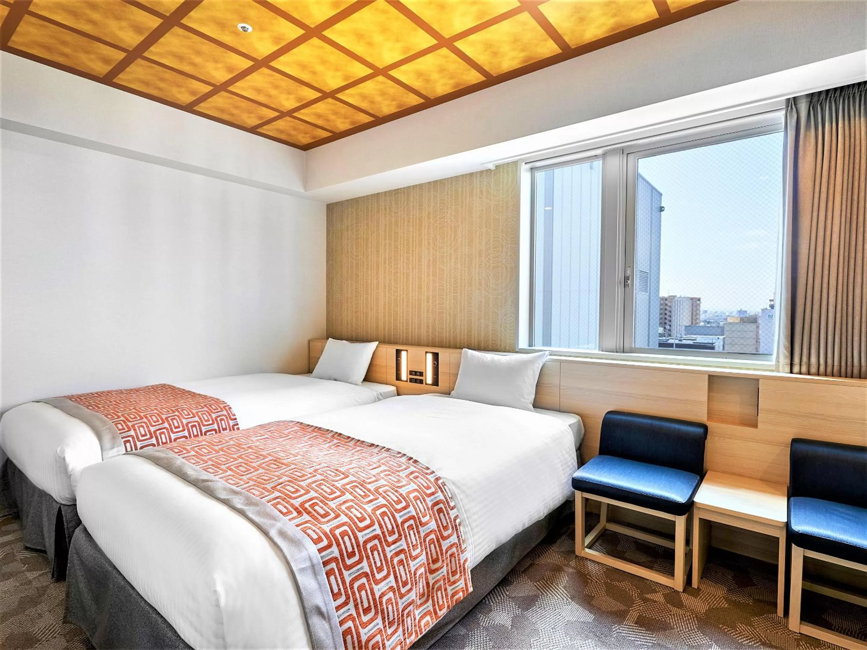 Photo of the whole room, Bed in Daiwa Roynet Hotel KANAZAWA-MIYABI