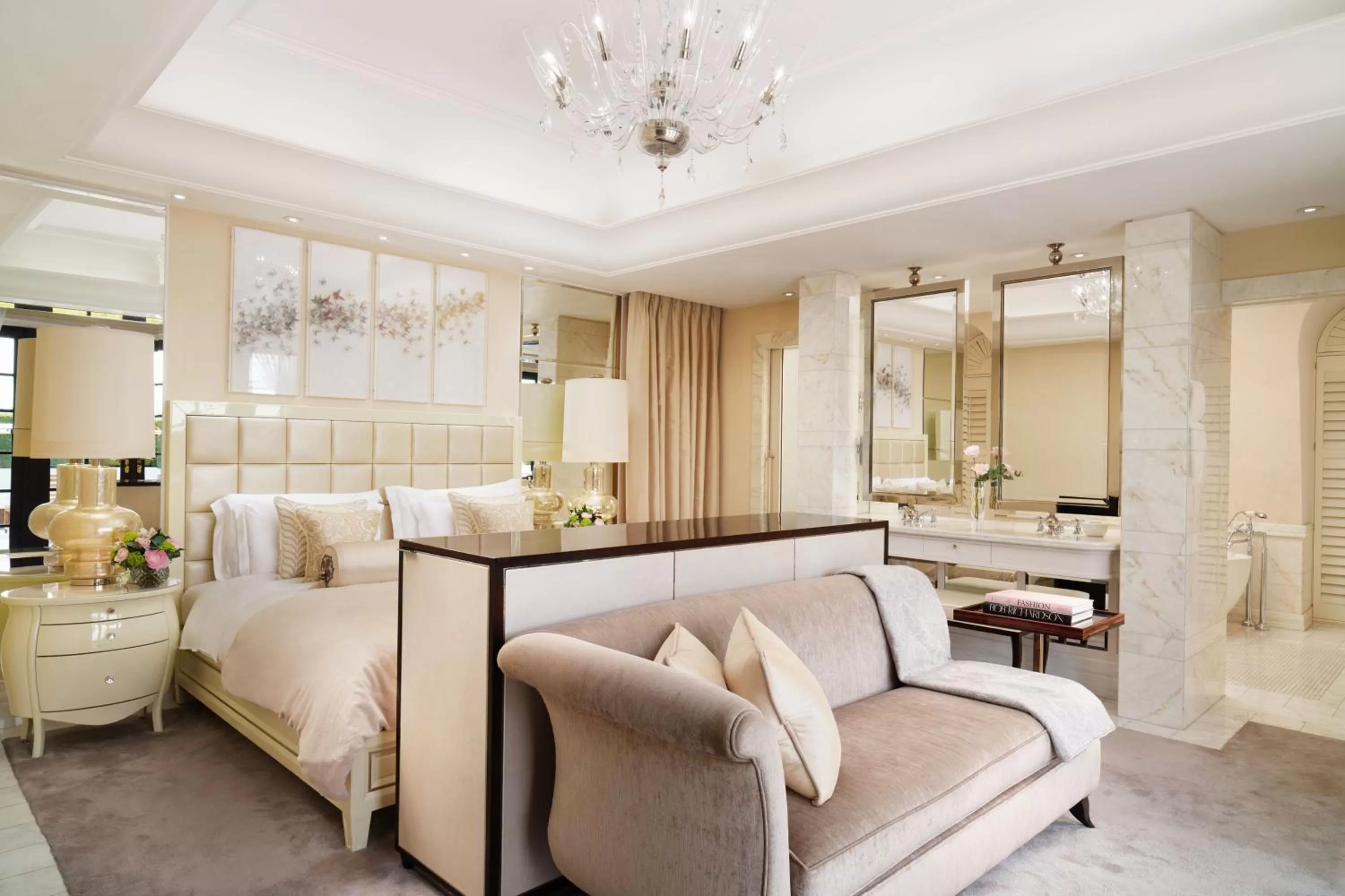 Bedroom, Bed in Corinthia London