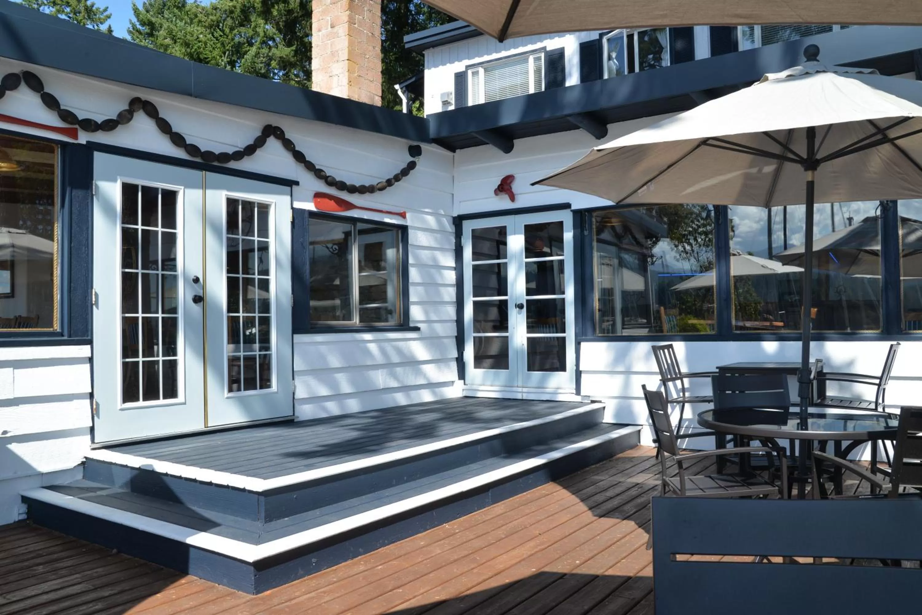 Restaurant/places to eat in Raven Point Inn