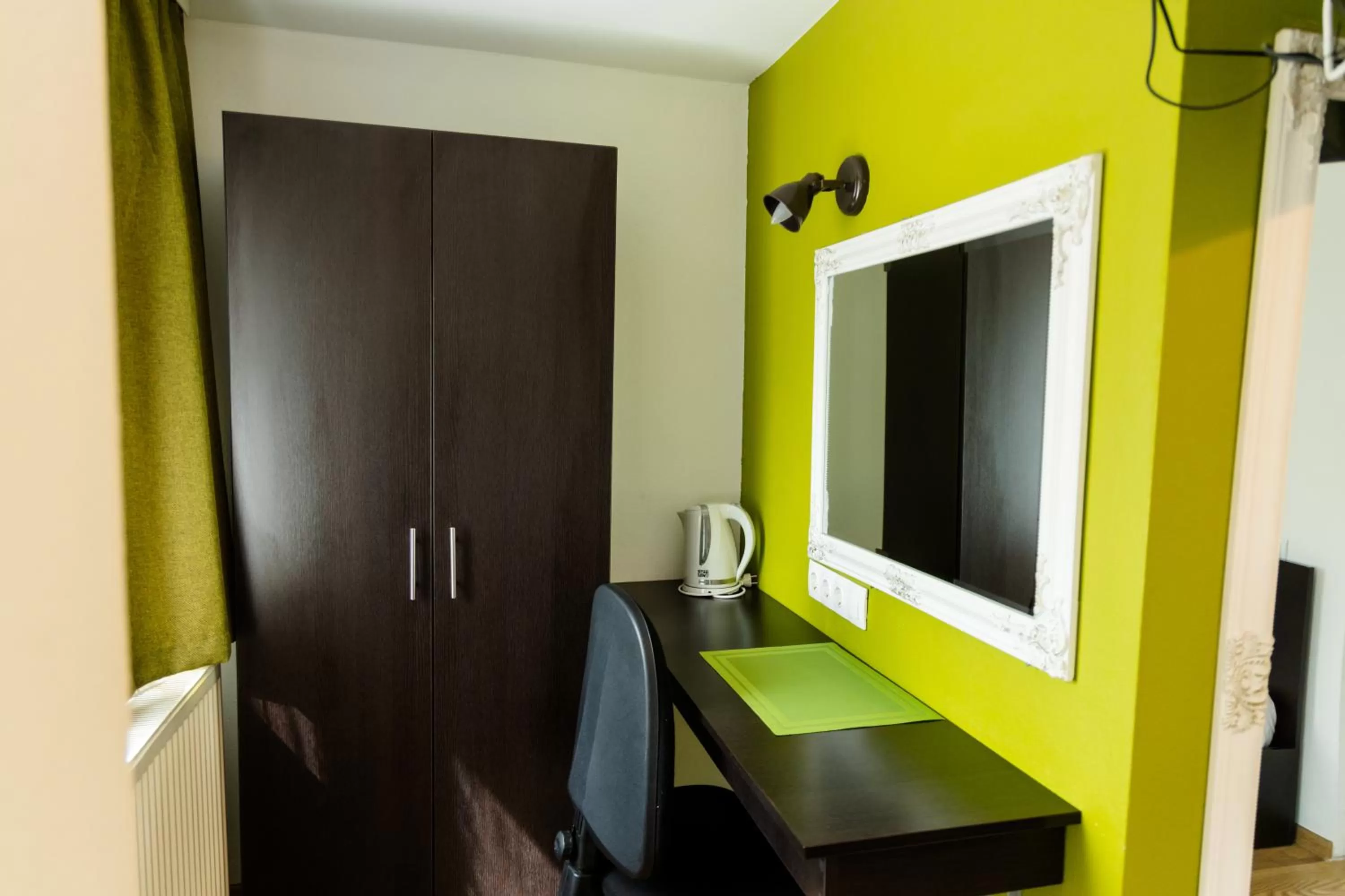 TV and multimedia, TV/Entertainment Center in Pensiunea Pictorilor