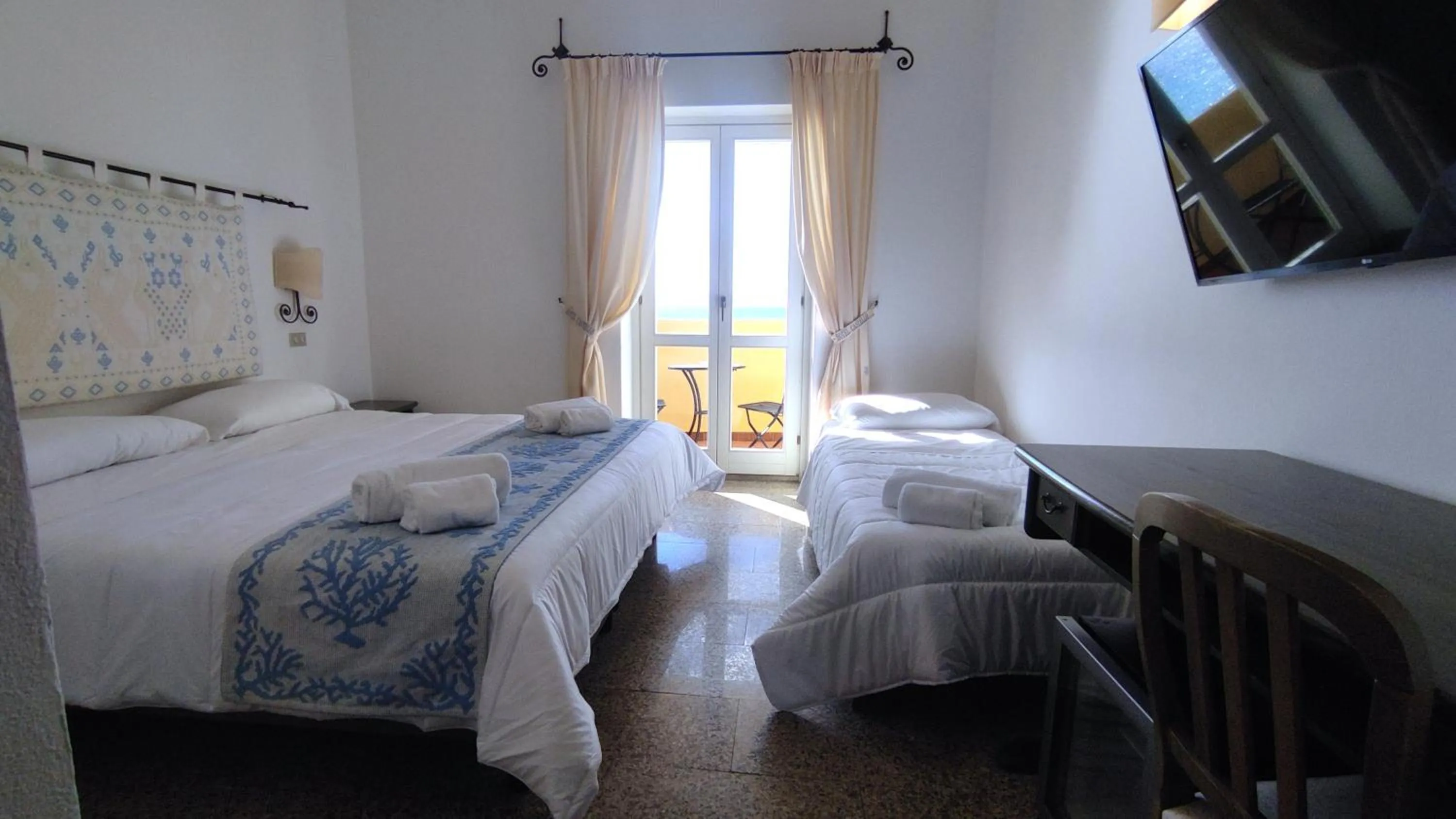 Photo of the whole room, Bed in Hotel Castello