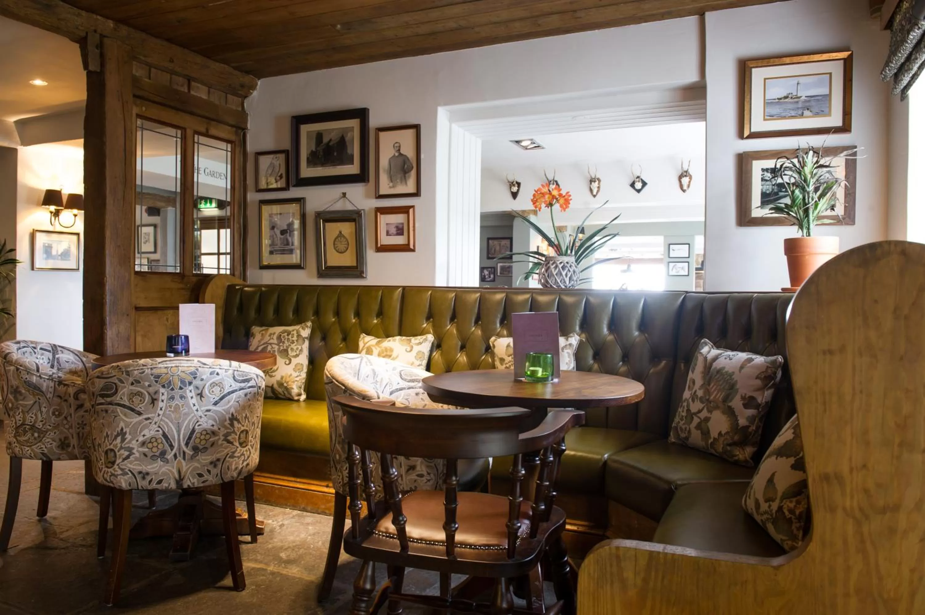 Restaurant/places to eat in The Snowy Owl by Innkeeper's Collection