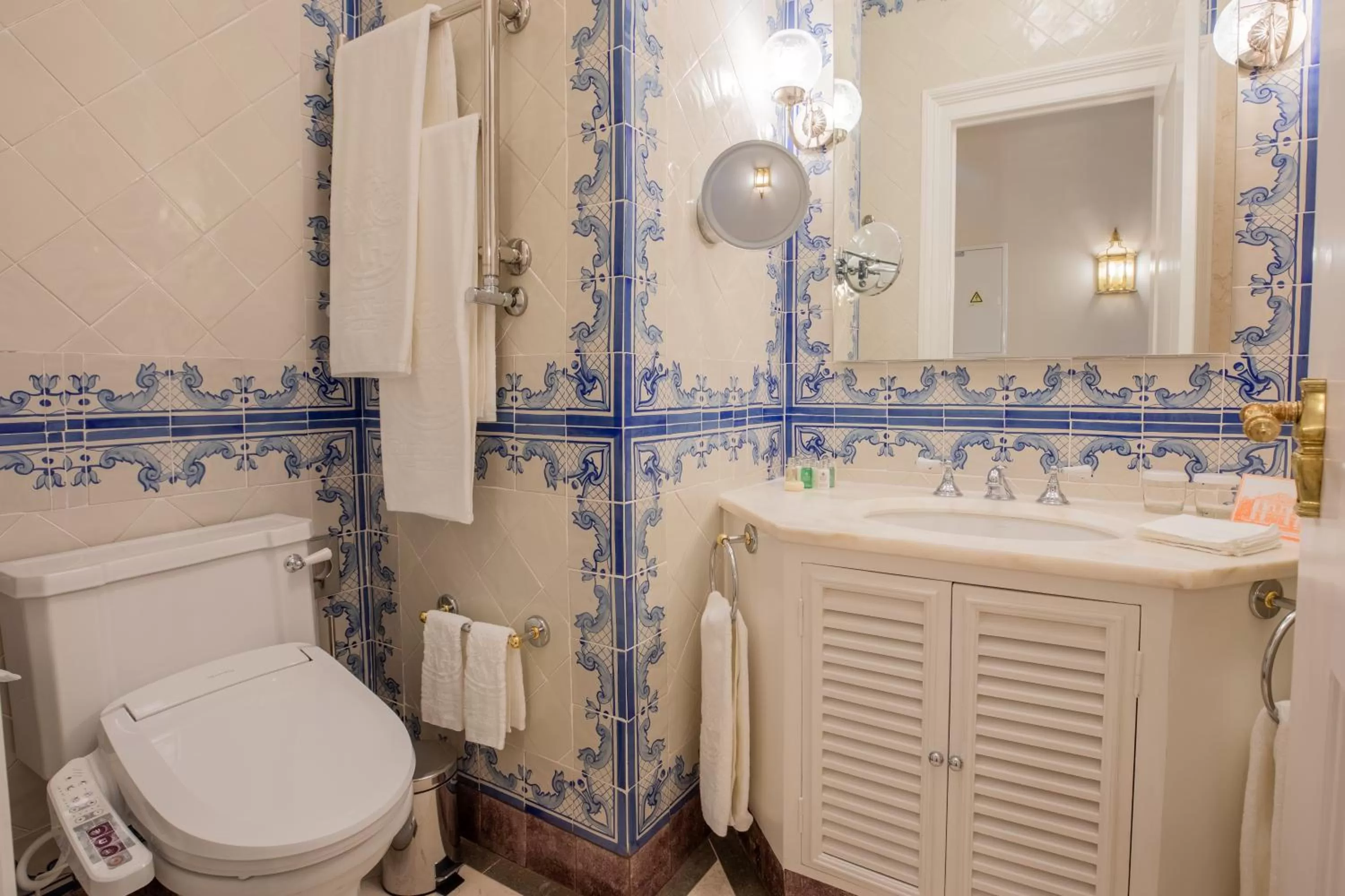 Bathroom in Estoril Vintage Hotel