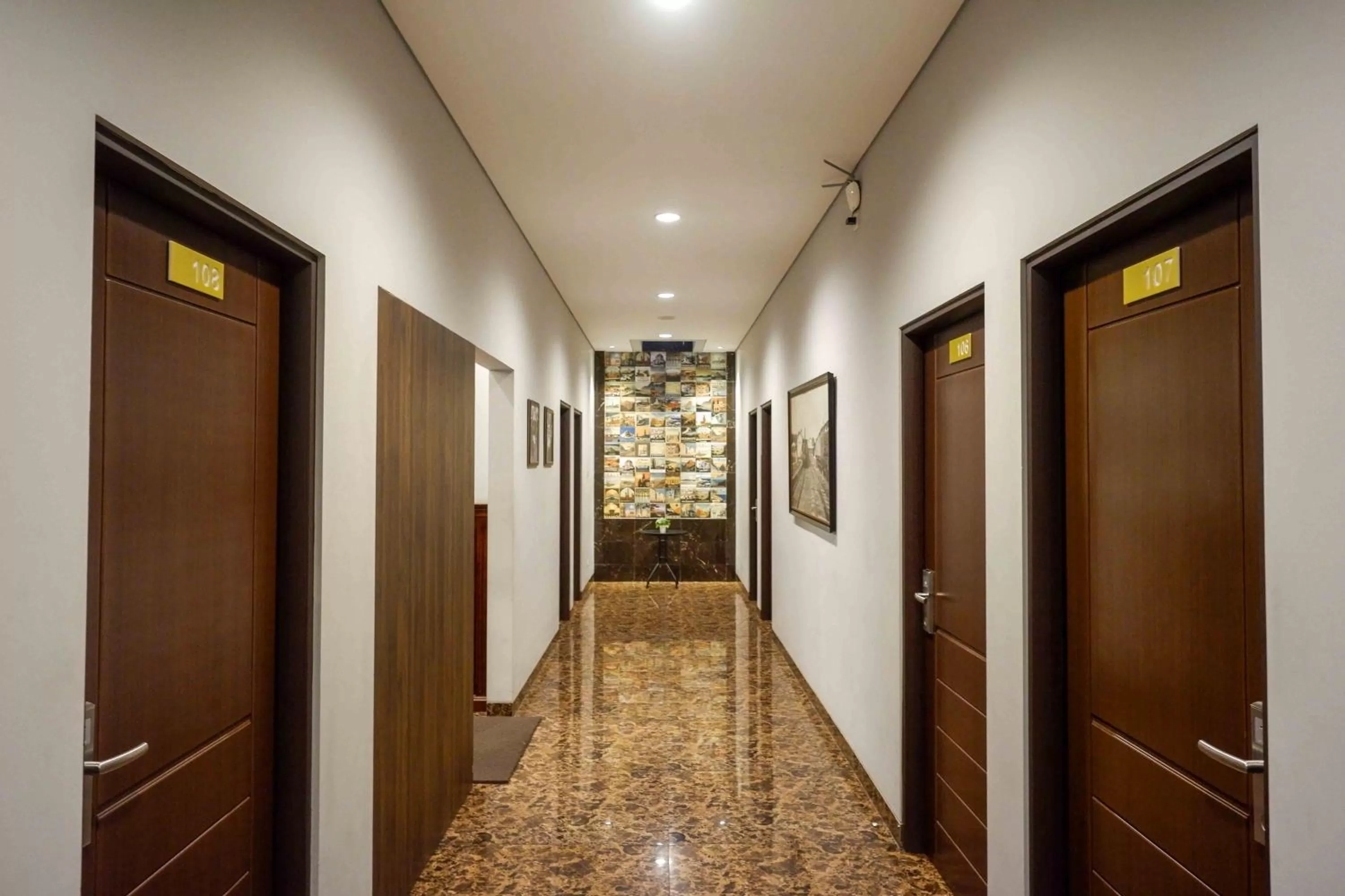 Property building in Sans Hotel Empress Simpang Lima