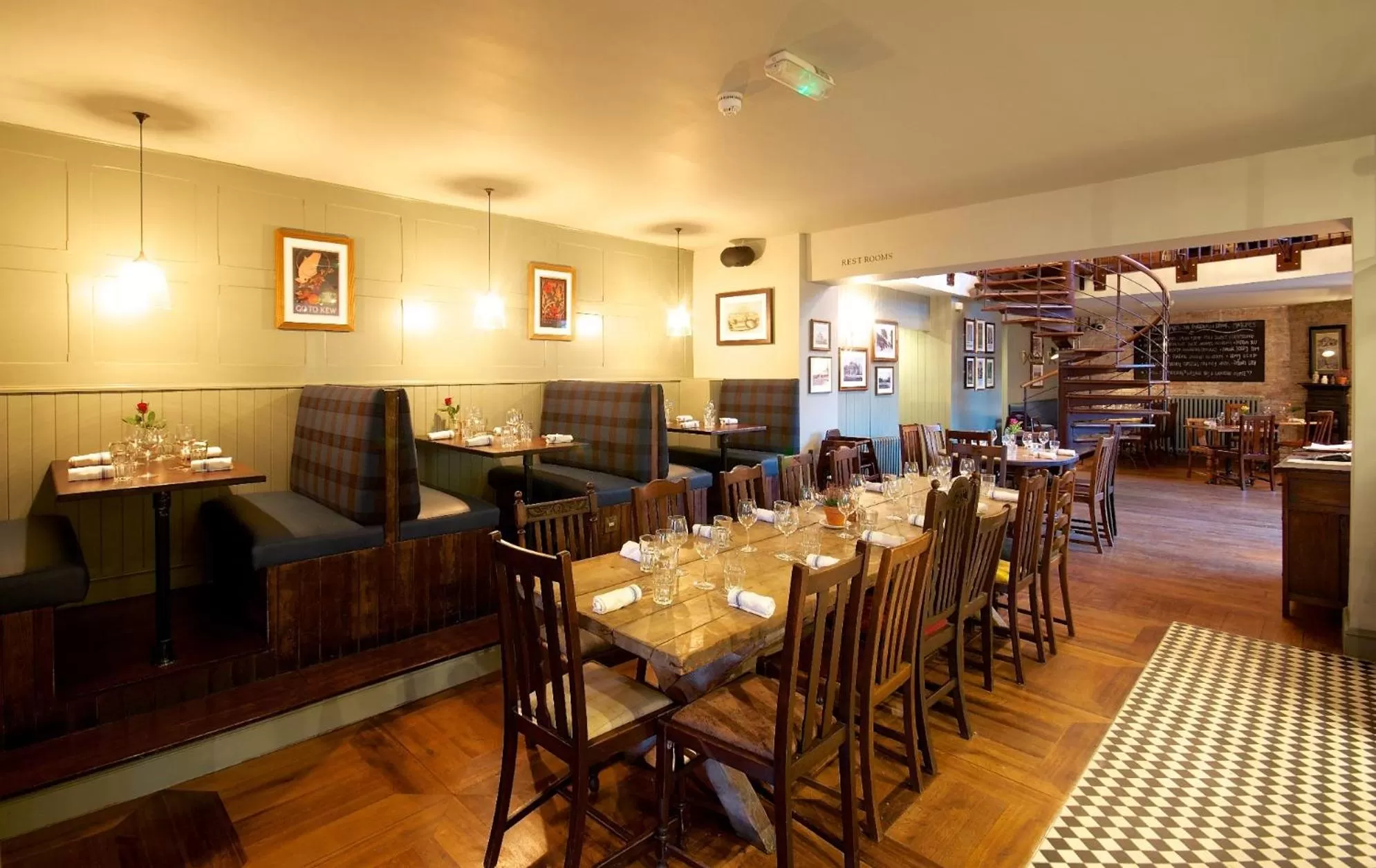 Restaurant/places to eat in Kew Gardens Hotel