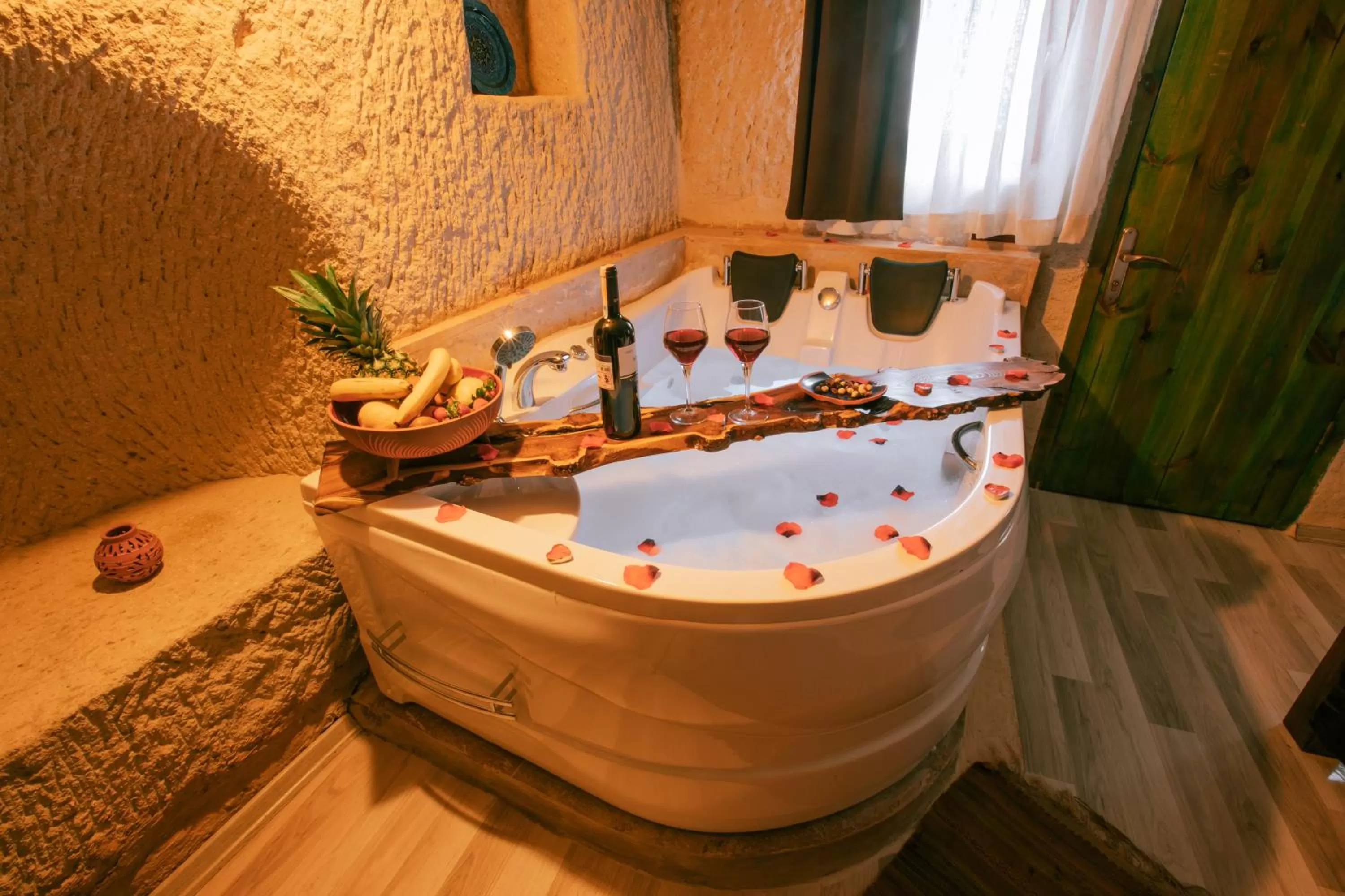 Hot Tub in Mia Cappadocia Cave Hotel