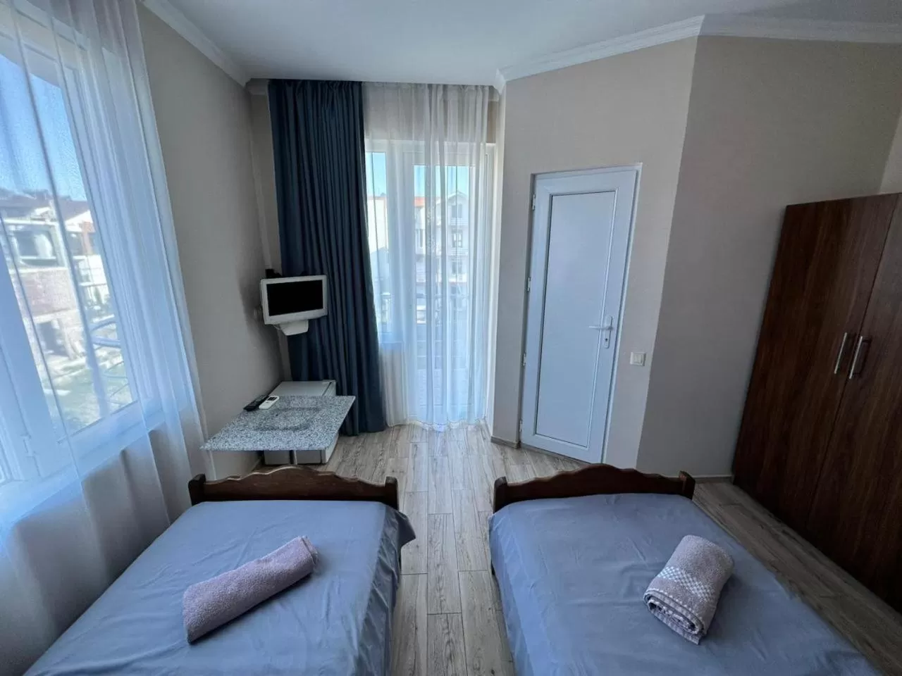 Photo of the whole room, Bed in National+