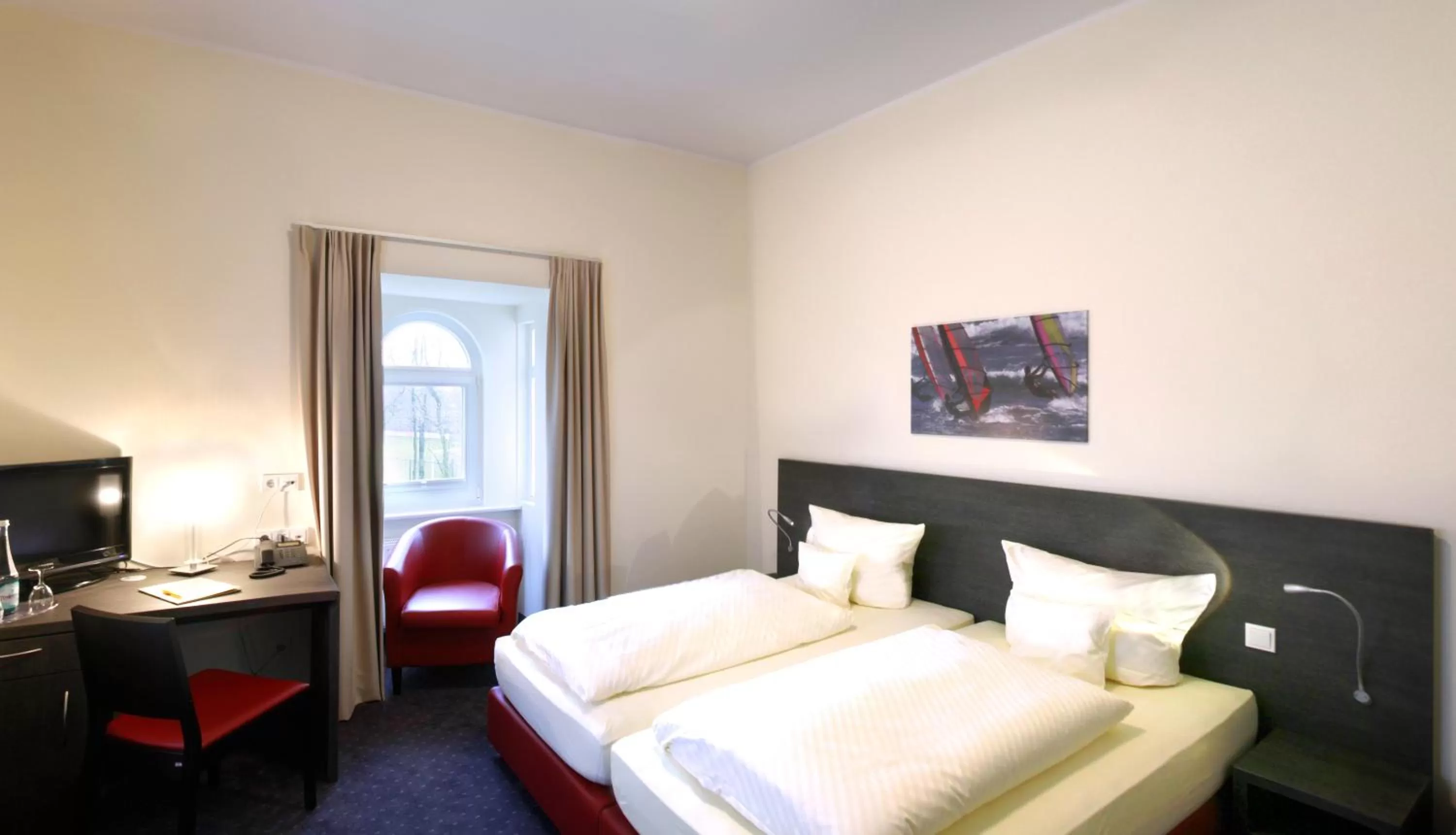 Photo of the whole room, Bed in Hotel Bloemfontein