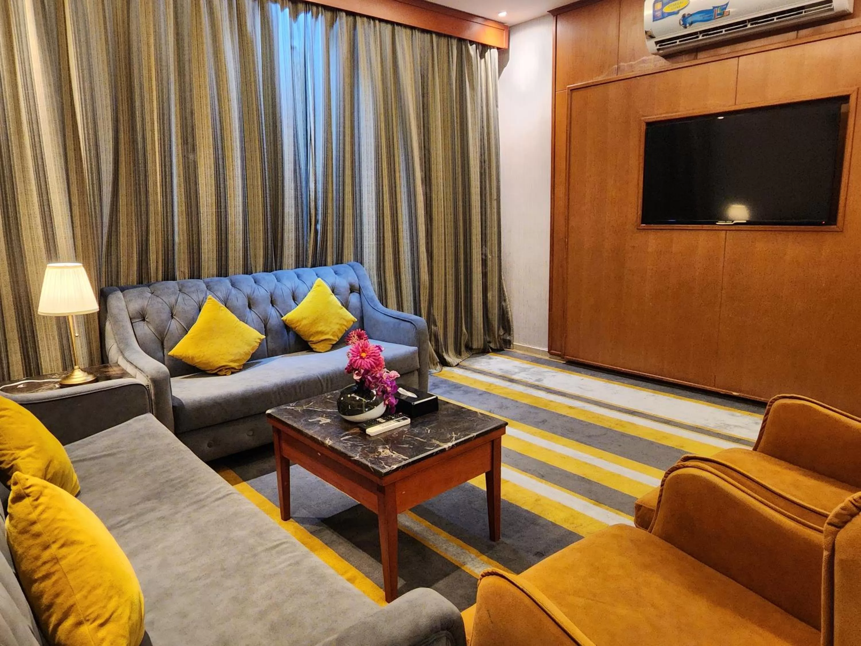 TV and multimedia in شاطيء الحياة للأجنحة الفندقية shaty alhayat