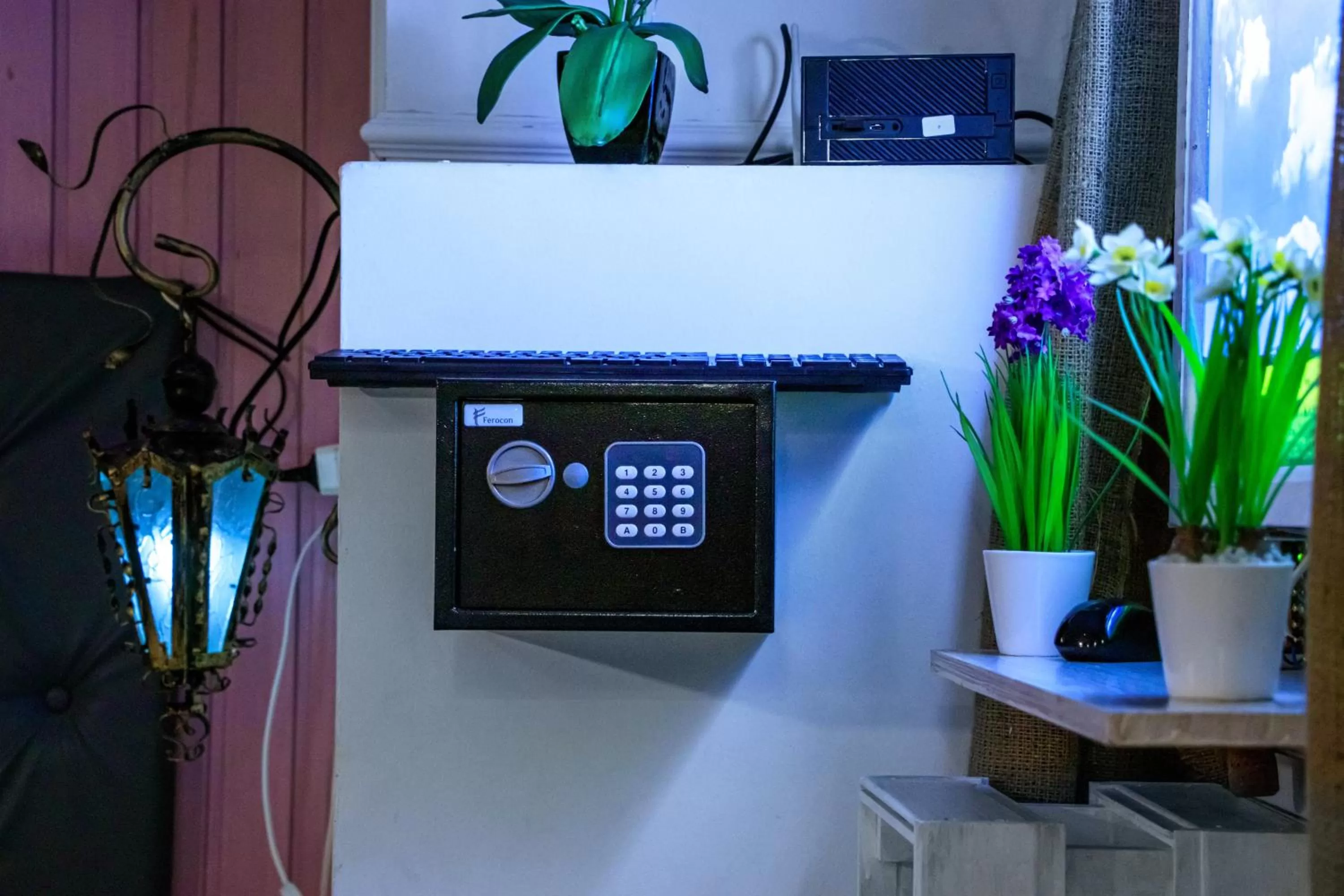 safe in MAMBA HOTEL - готель в укритті